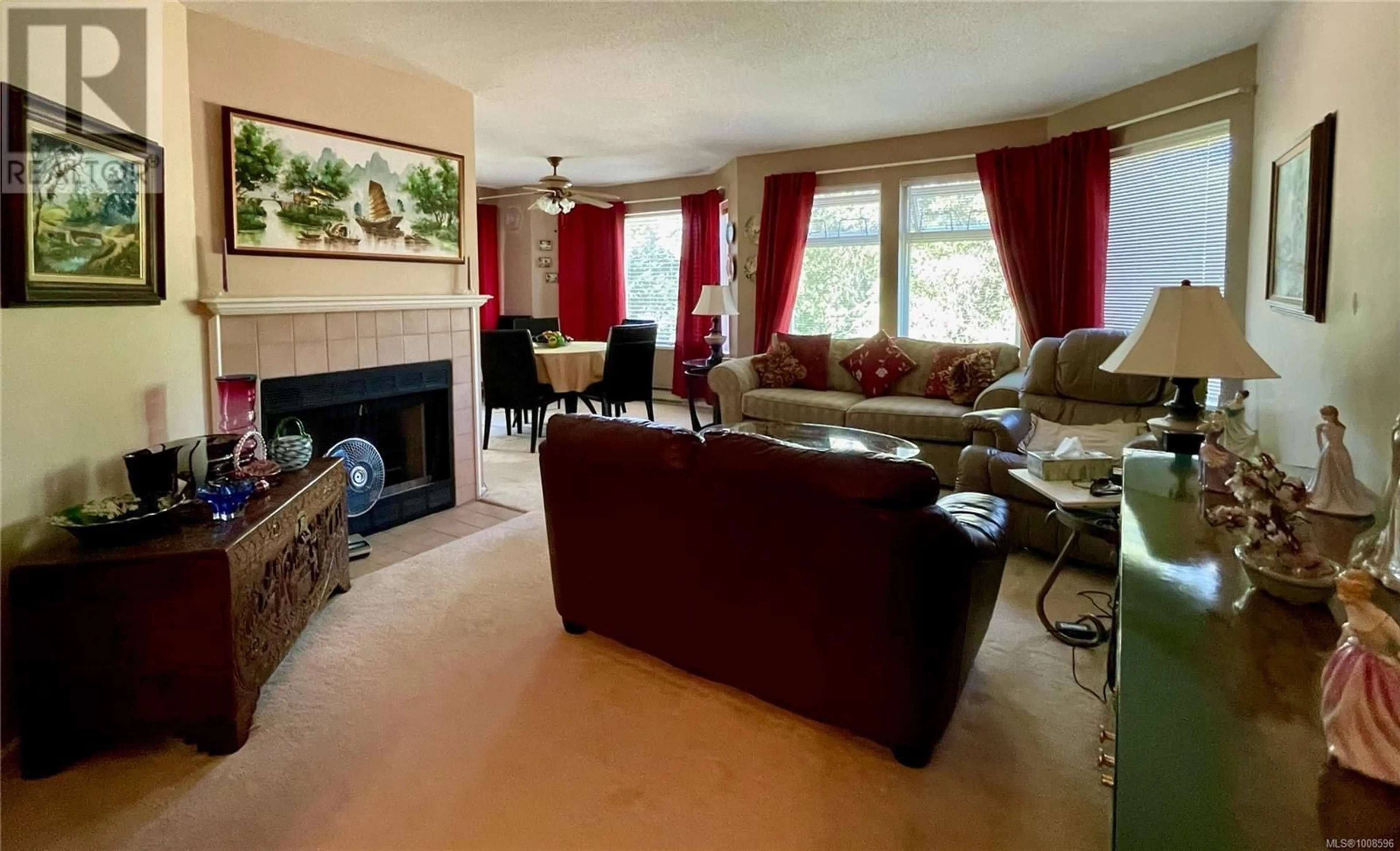 Living room with furniture, unknown for 303C - 4678 ELK LAKE DRIVE, Saanich British Columbia V8Z5M1