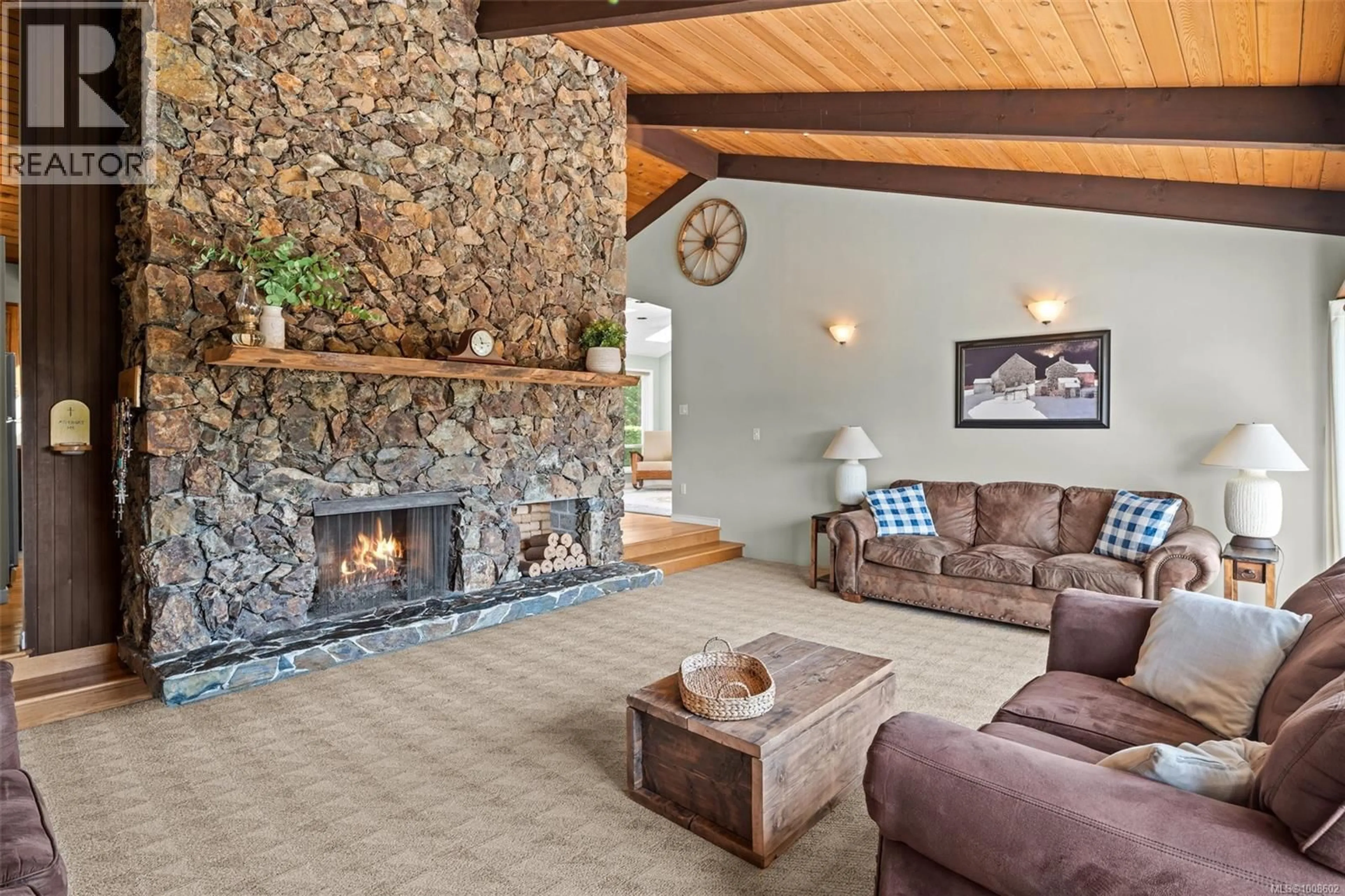 Living room with furniture, unknown for 1923 NICHOLAS ROAD, Central Saanich British Columbia V8M1X8