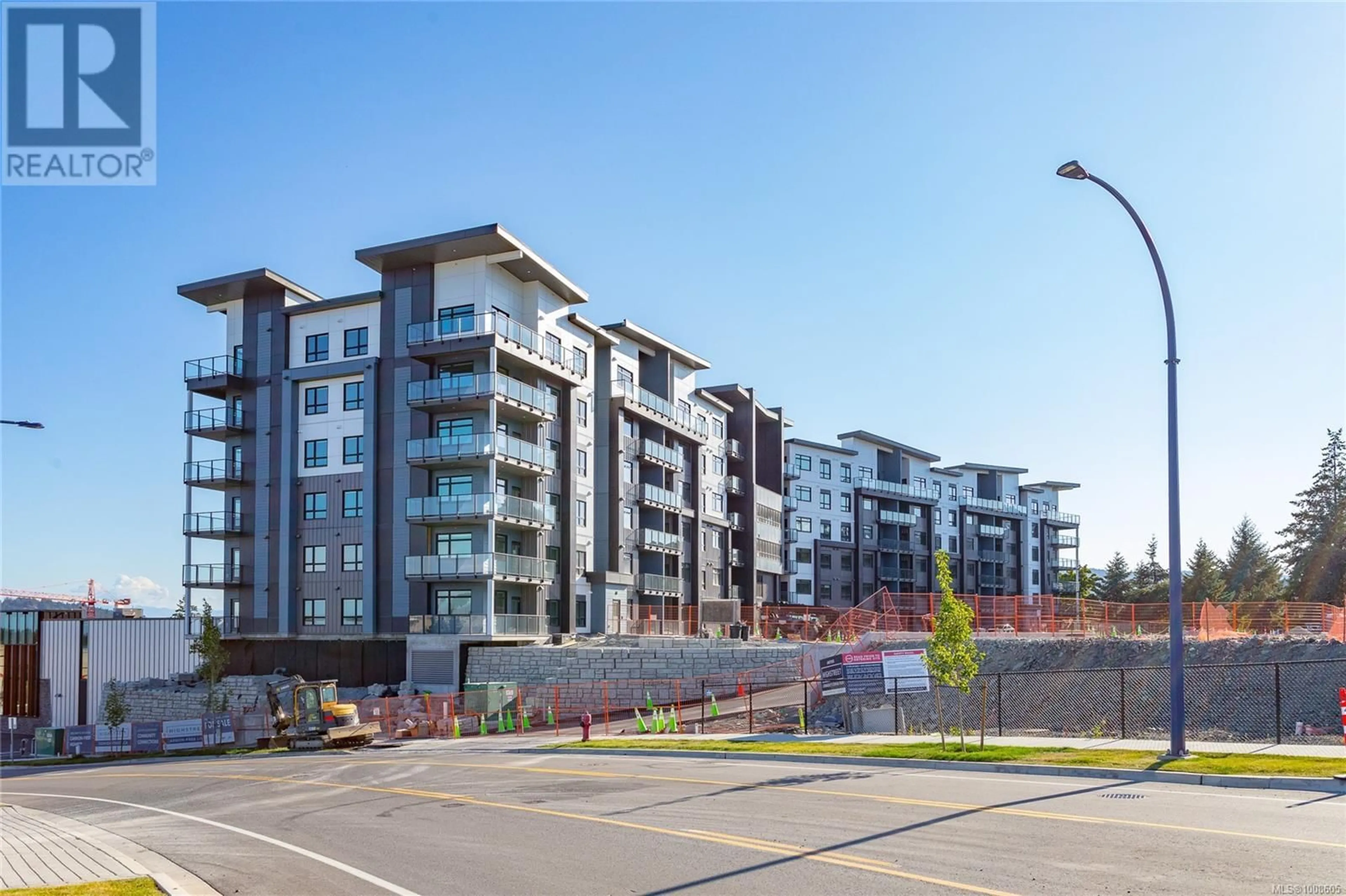 Patio, building for 420 - 2390 CITY GATE BOULEVARD, Langford British Columbia V9B7A6