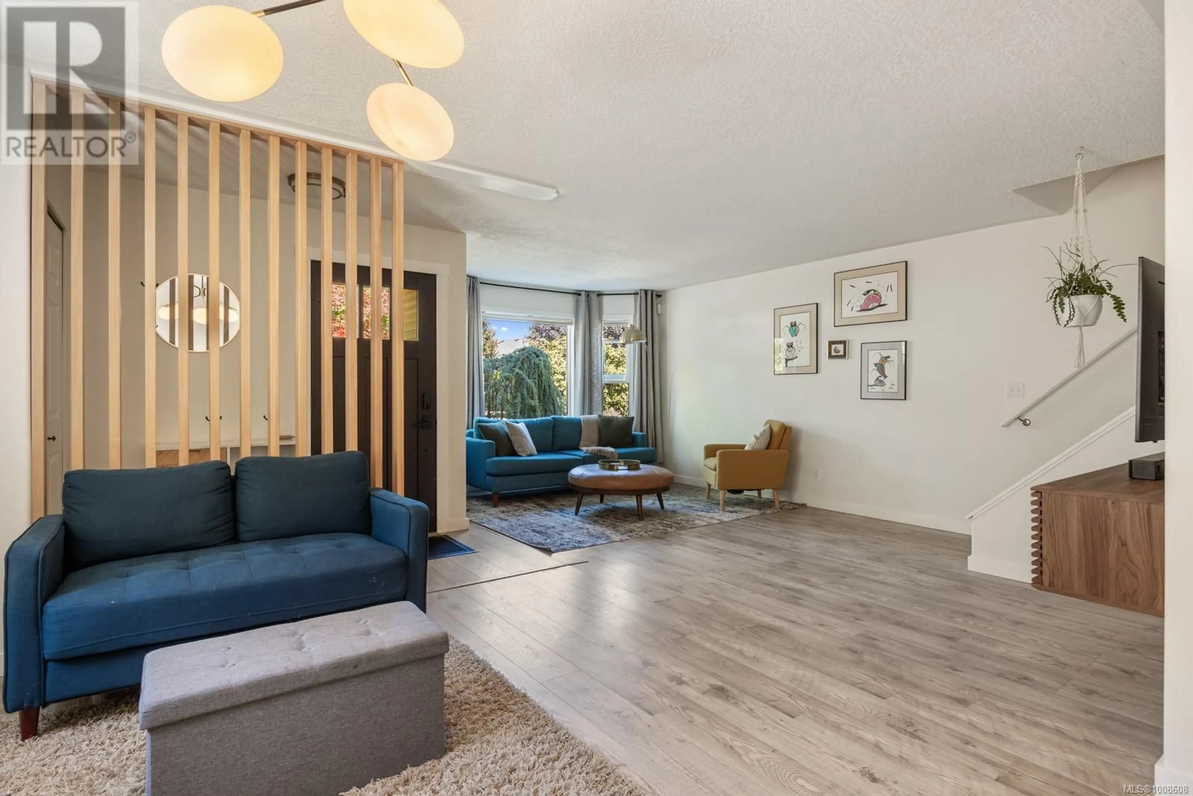 Living room with furniture, wood/laminate floor for 1273 NOEL AVENUE, Comox British Columbia V9N4A3