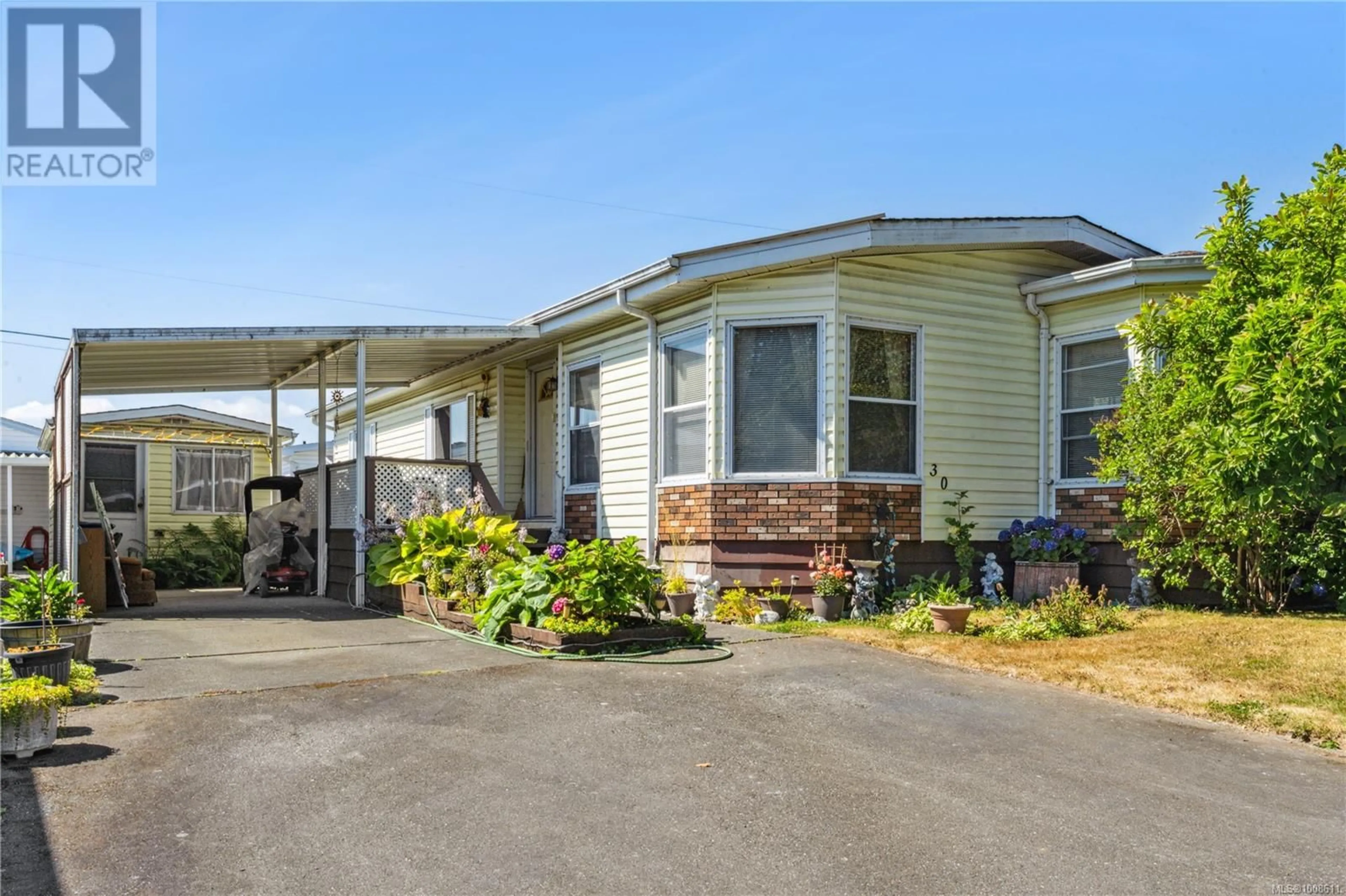 Home with vinyl exterior material, street for 30 - 7701 CENTRAL SAANICH ROAD, Central Saanich British Columbia V8M1X3