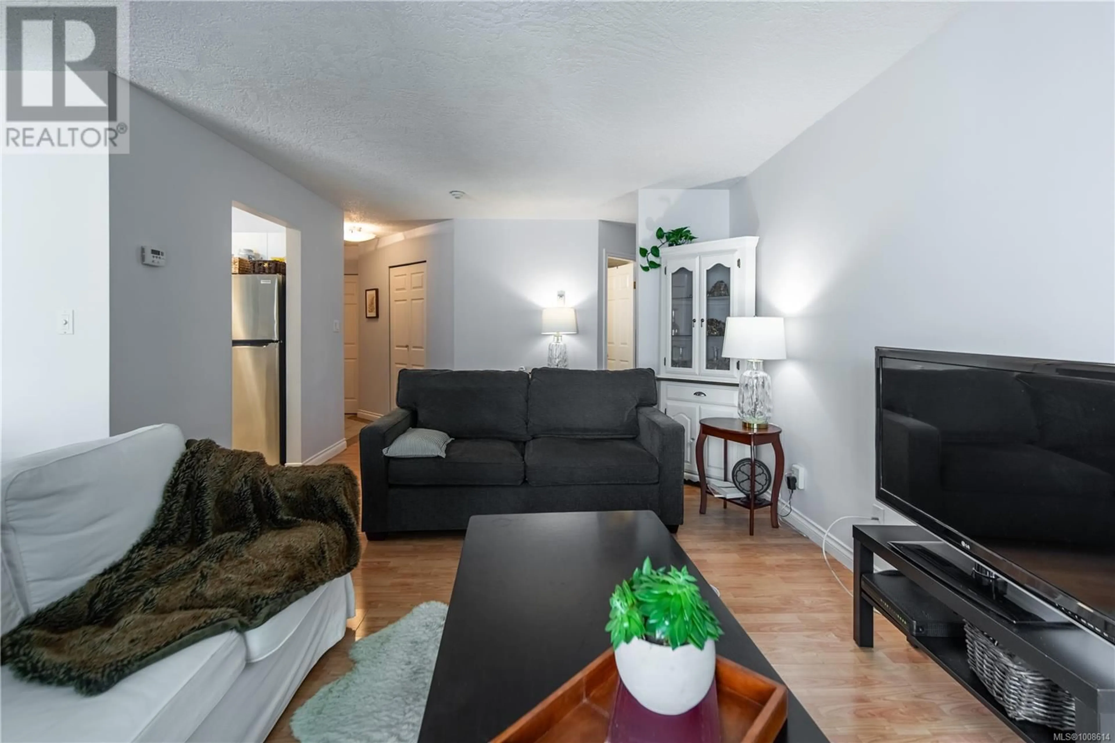 Living room with furniture, wood/laminate floor for 304 - 832 FISGARD STREET, Victoria British Columbia V8W1S1
