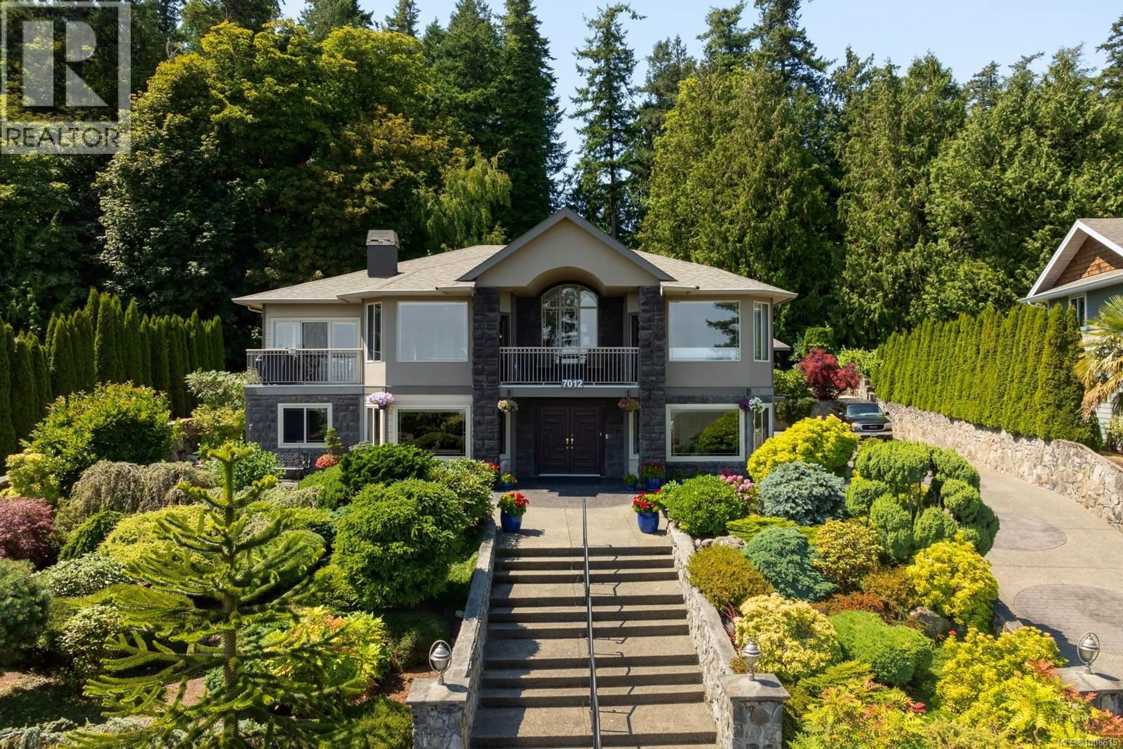 A pic from outside/outdoor area/front of a property/back of a property/a pic from drone, unknown for 7012 ISLAND VIEW PLACE, Central Saanich British Columbia V8M2J6
