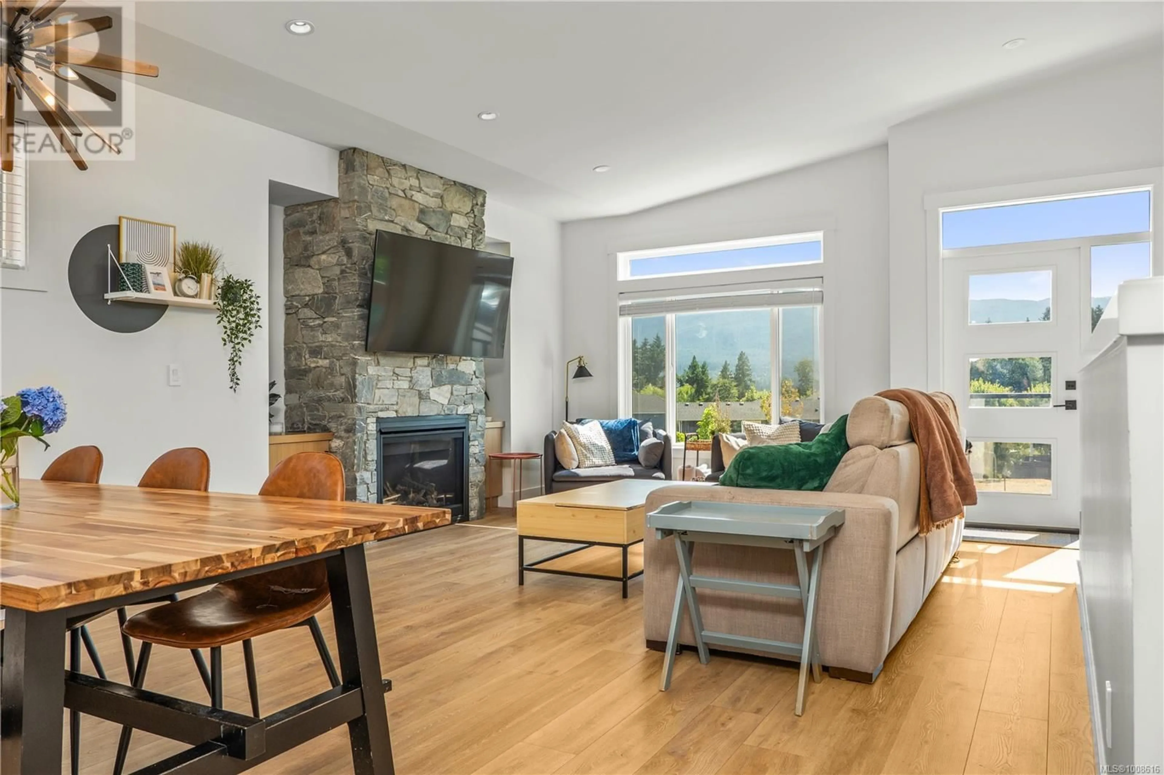 Living room with furniture, unknown for 143 SUNVIEW ROAD, Nanaimo British Columbia V9T0M6