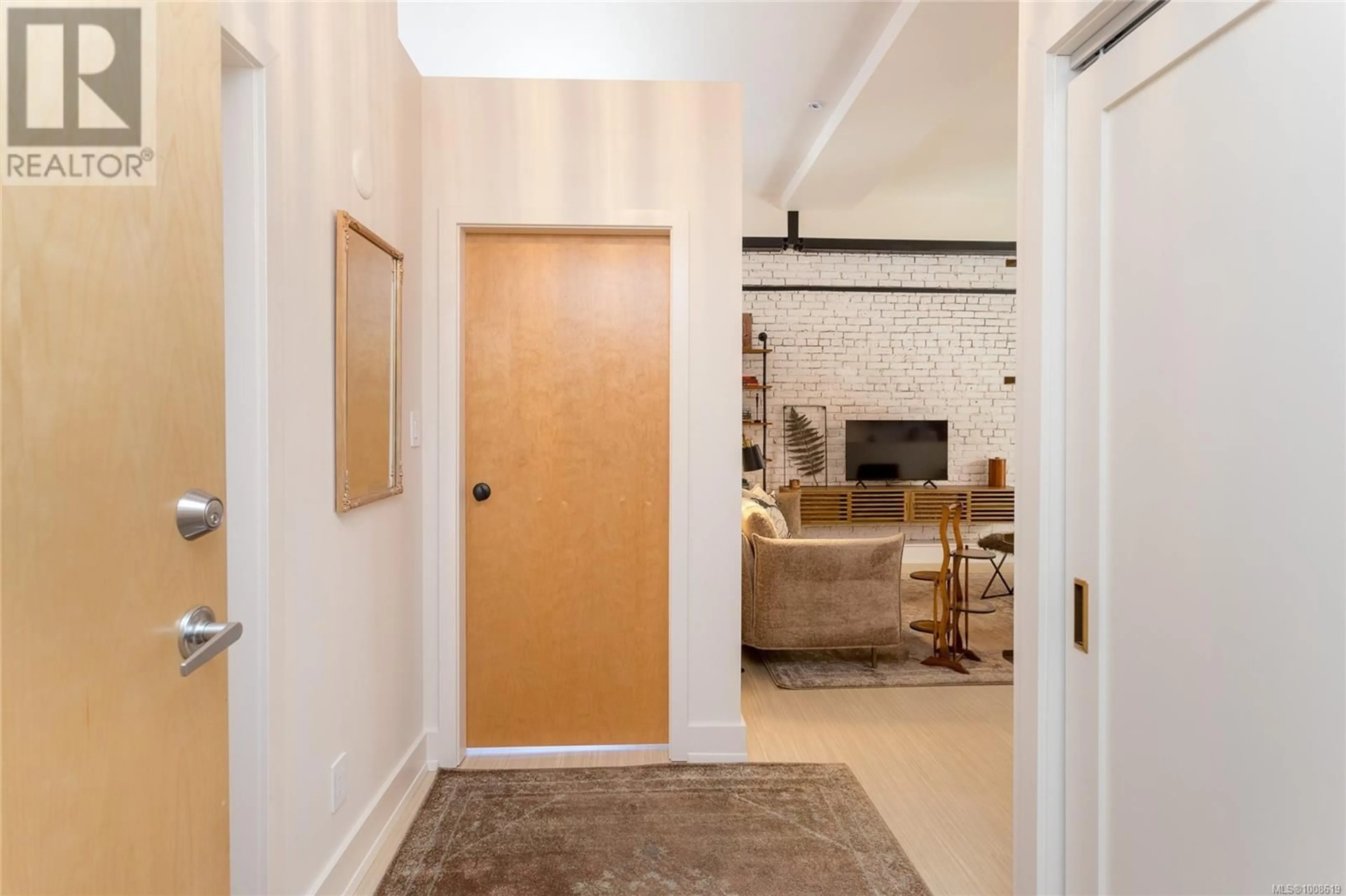 Indoor entryway for 307 - 610 JOHNSON STREET, Victoria British Columbia V8W1M4