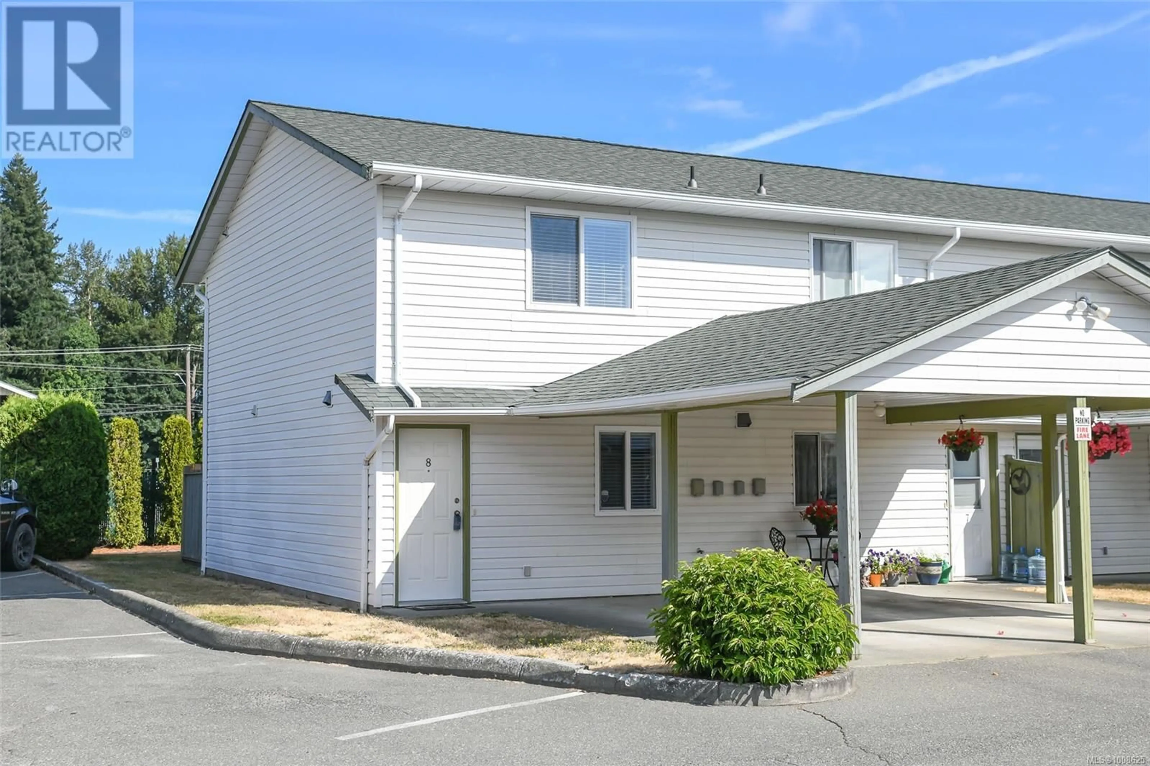 Home with vinyl exterior material, street for 8 - 1095 EDGETT ROAD, Courtenay British Columbia V9N8P2