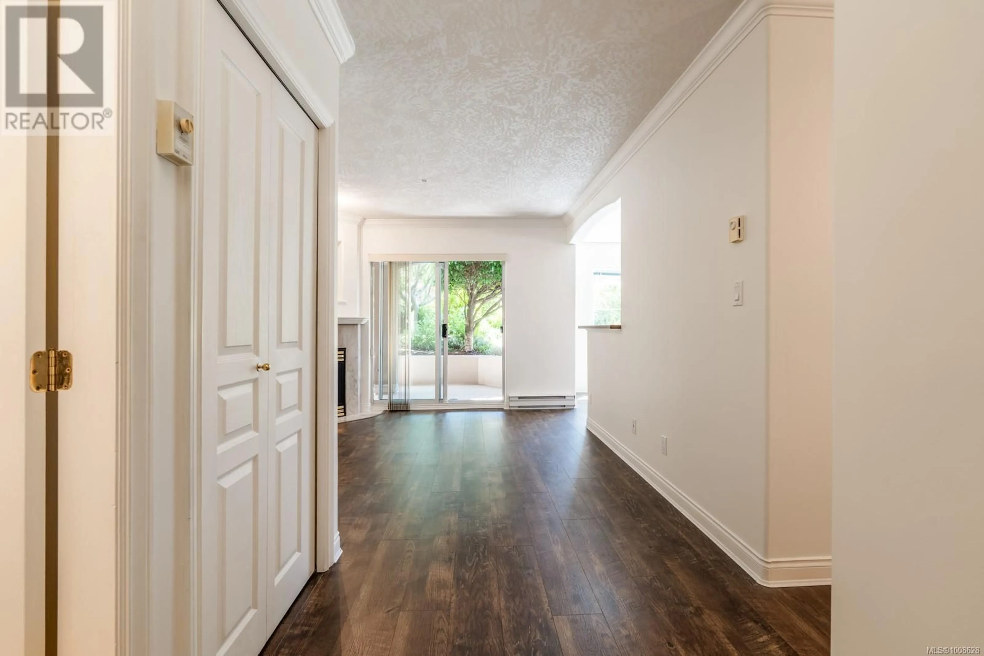 Indoor entryway for 116 - 405 QUEBEC STREET, Victoria British Columbia V8V4Z2