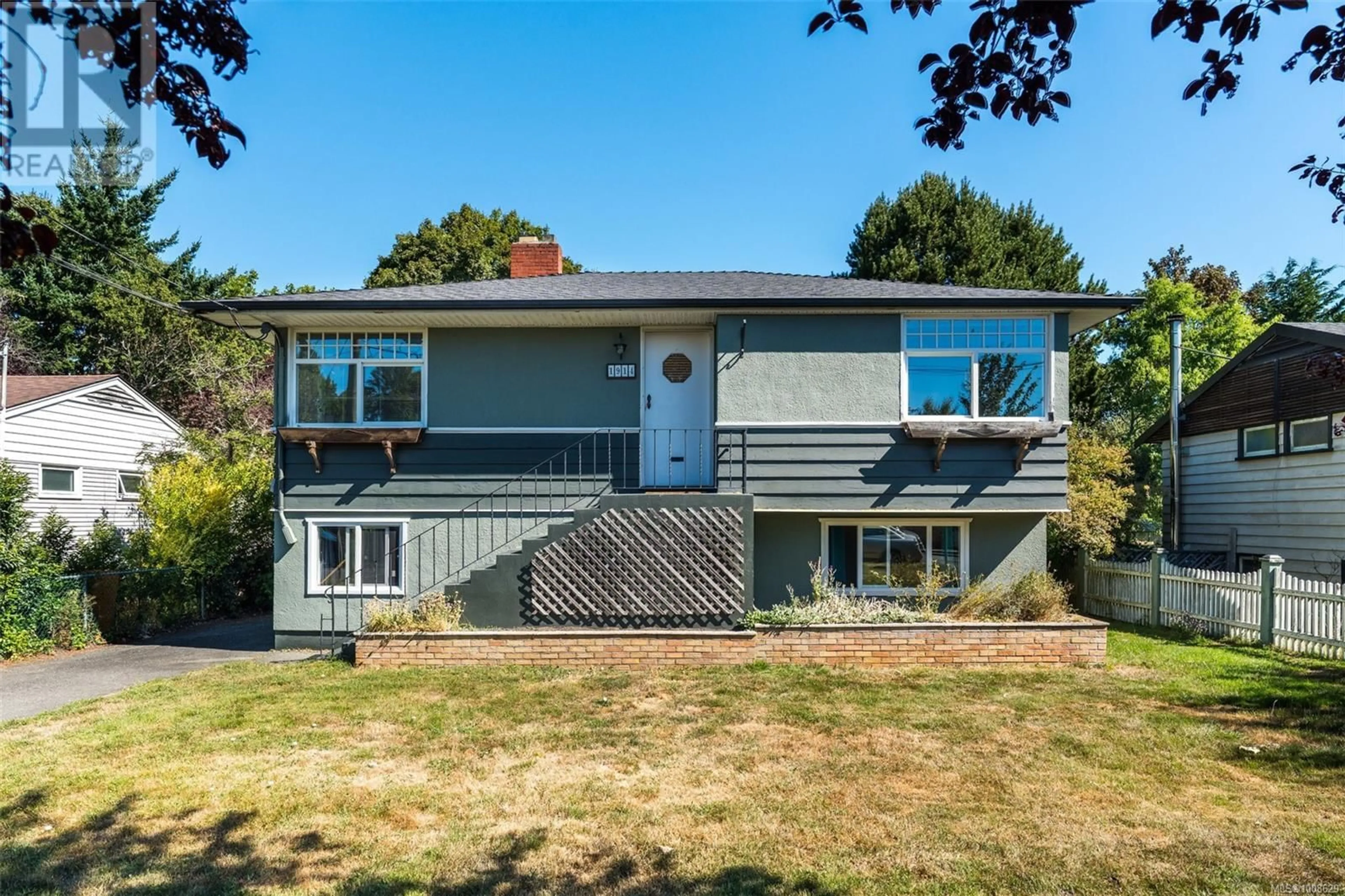 Unknown for 1914 LEIGHTON ROAD, Victoria British Columbia V8R1N4