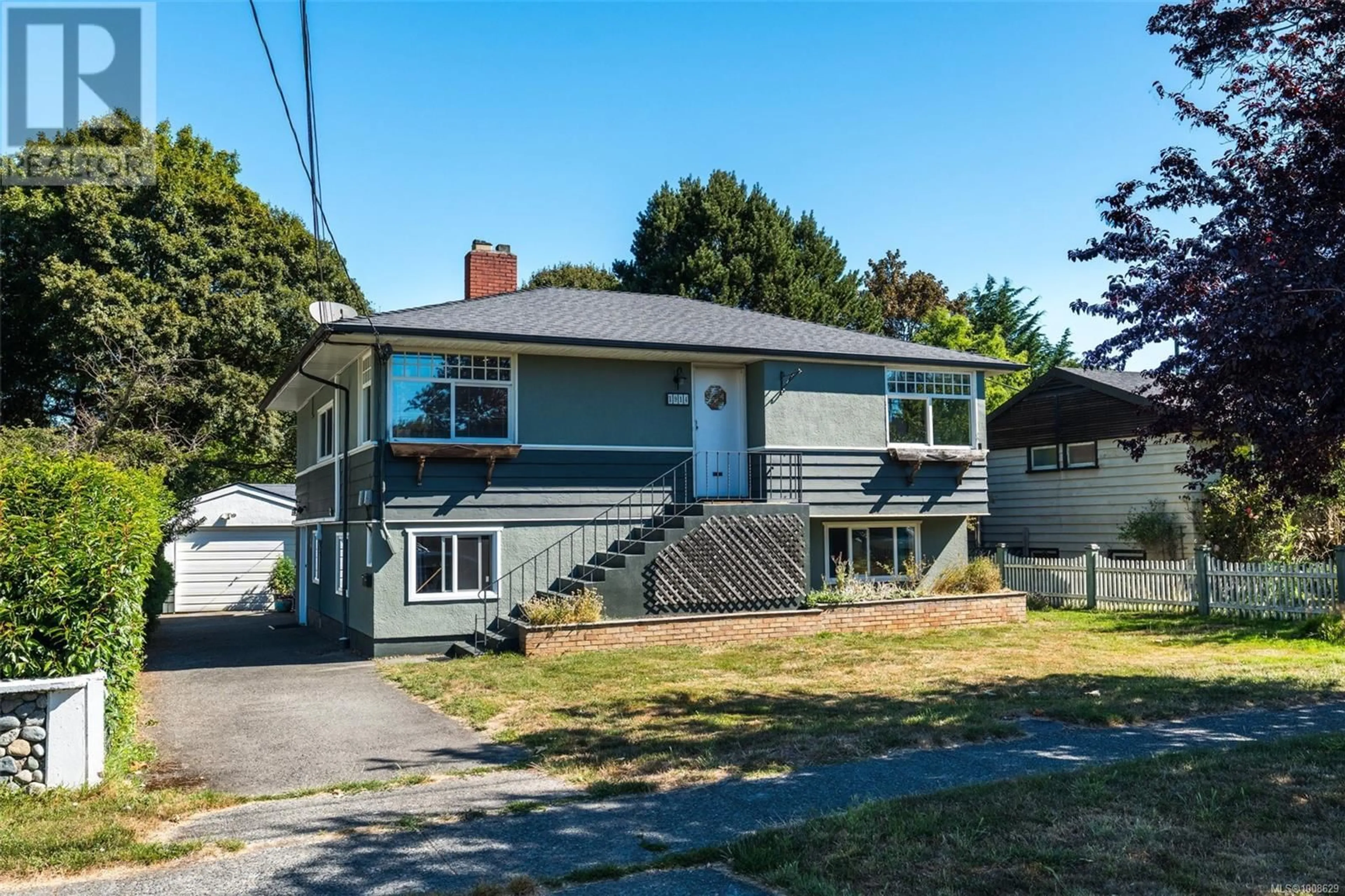 A pic from outside/outdoor area/front of a property/back of a property/a pic from drone, street for 1914 LEIGHTON ROAD, Victoria British Columbia V8R1N4