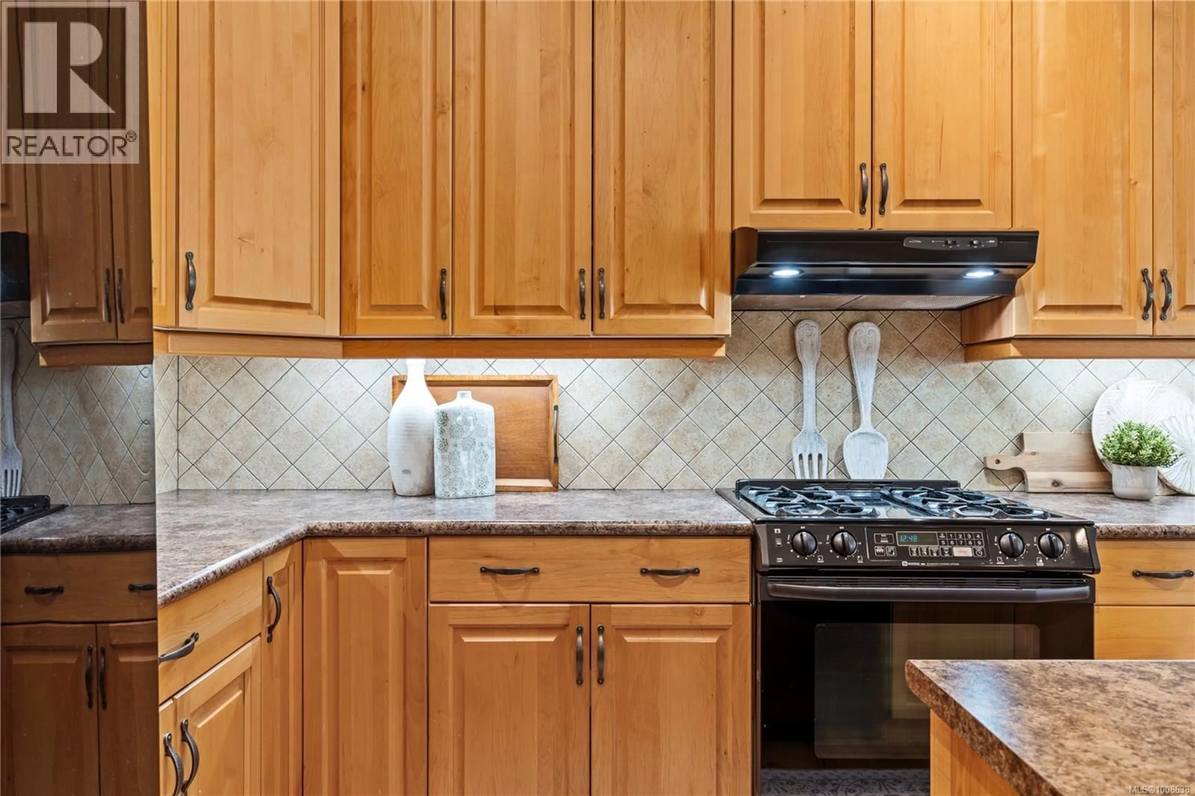 Standard kitchen, ceramic/tile floor for 227 LODGEPOLE DRIVE, Parksville British Columbia V9P2Z1