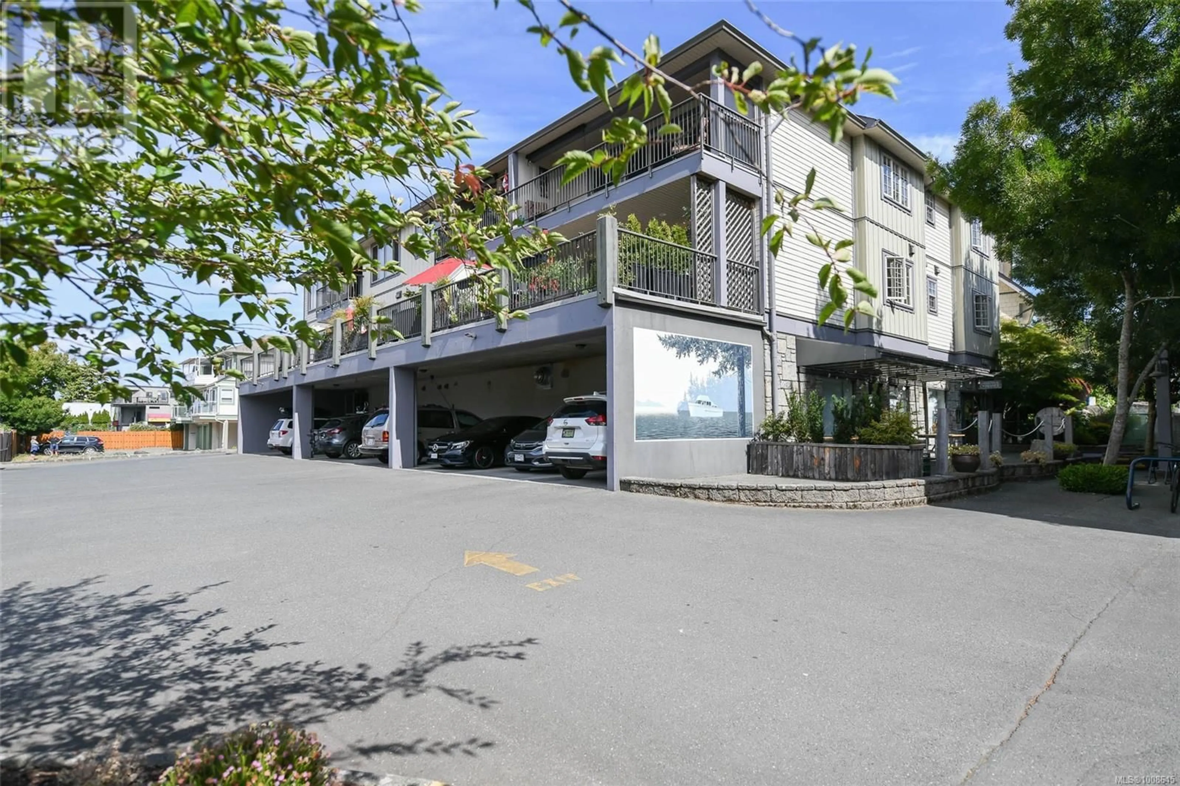 Patio, street for 301 - 1705 COMOX AVENUE, Comox British Columbia V9M3M1