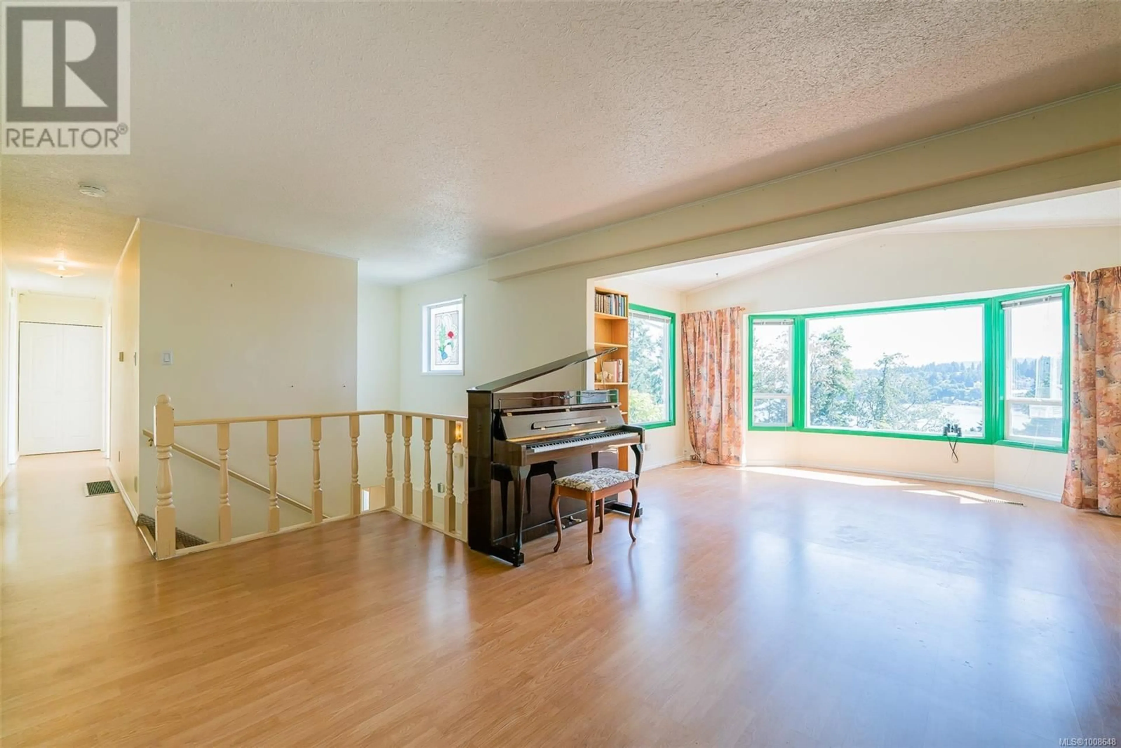 Indoor foyer for 1367 LINCOLN GREEN PLACE, Nanaimo British Columbia V9T3H1