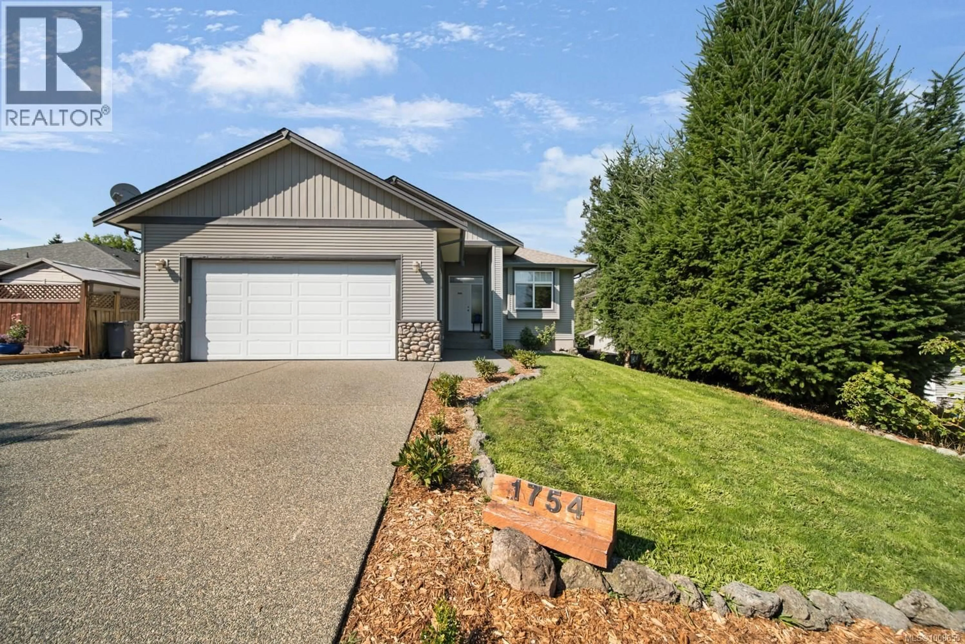 Home with vinyl exterior material, street for 1754 COUNTRY HILLS DRIVE, Nanaimo British Columbia V9X1X5