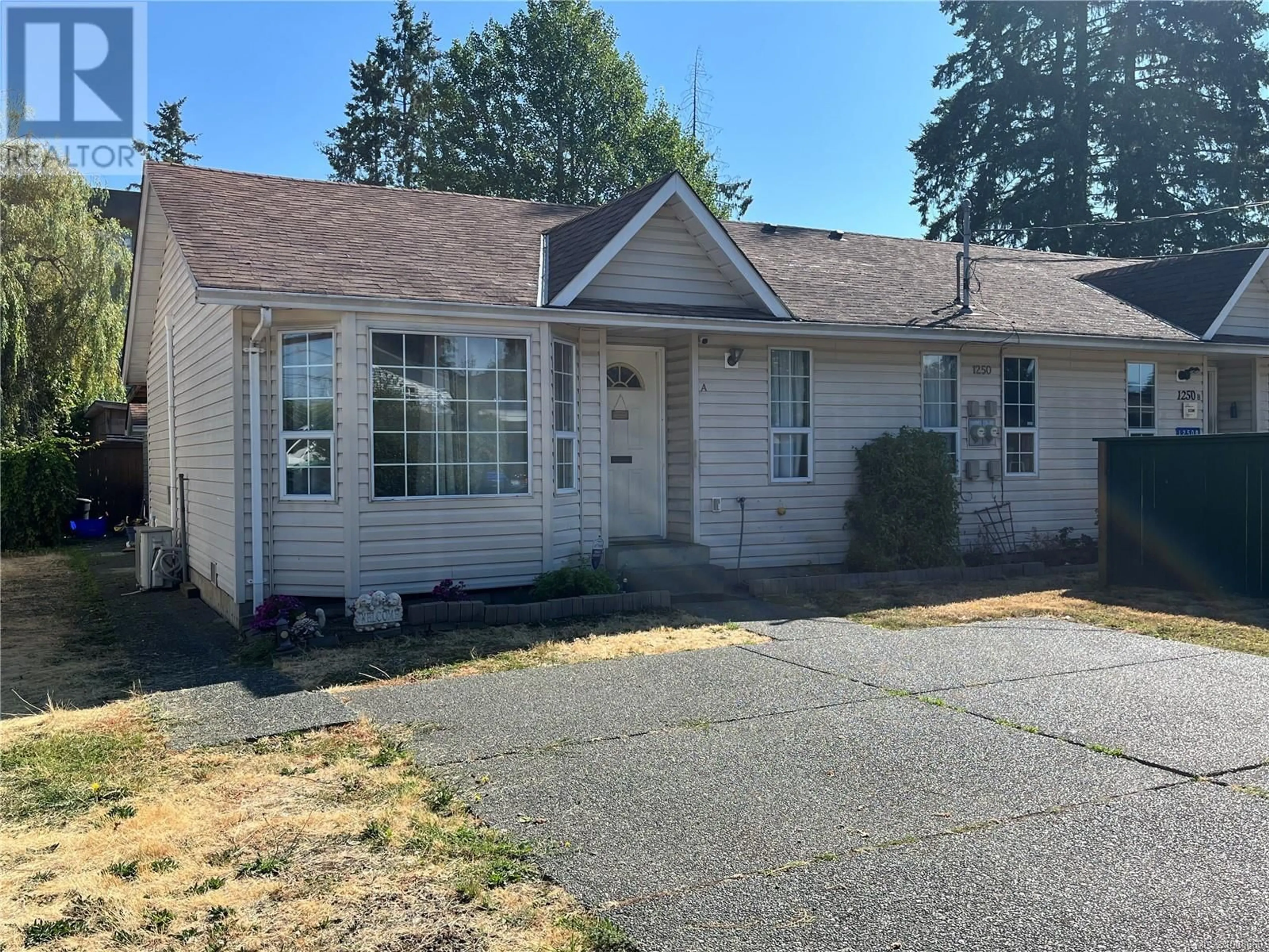 Home with vinyl exterior material, street for A - 1250 STEWART AVENUE, Courtenay British Columbia V9N3H4