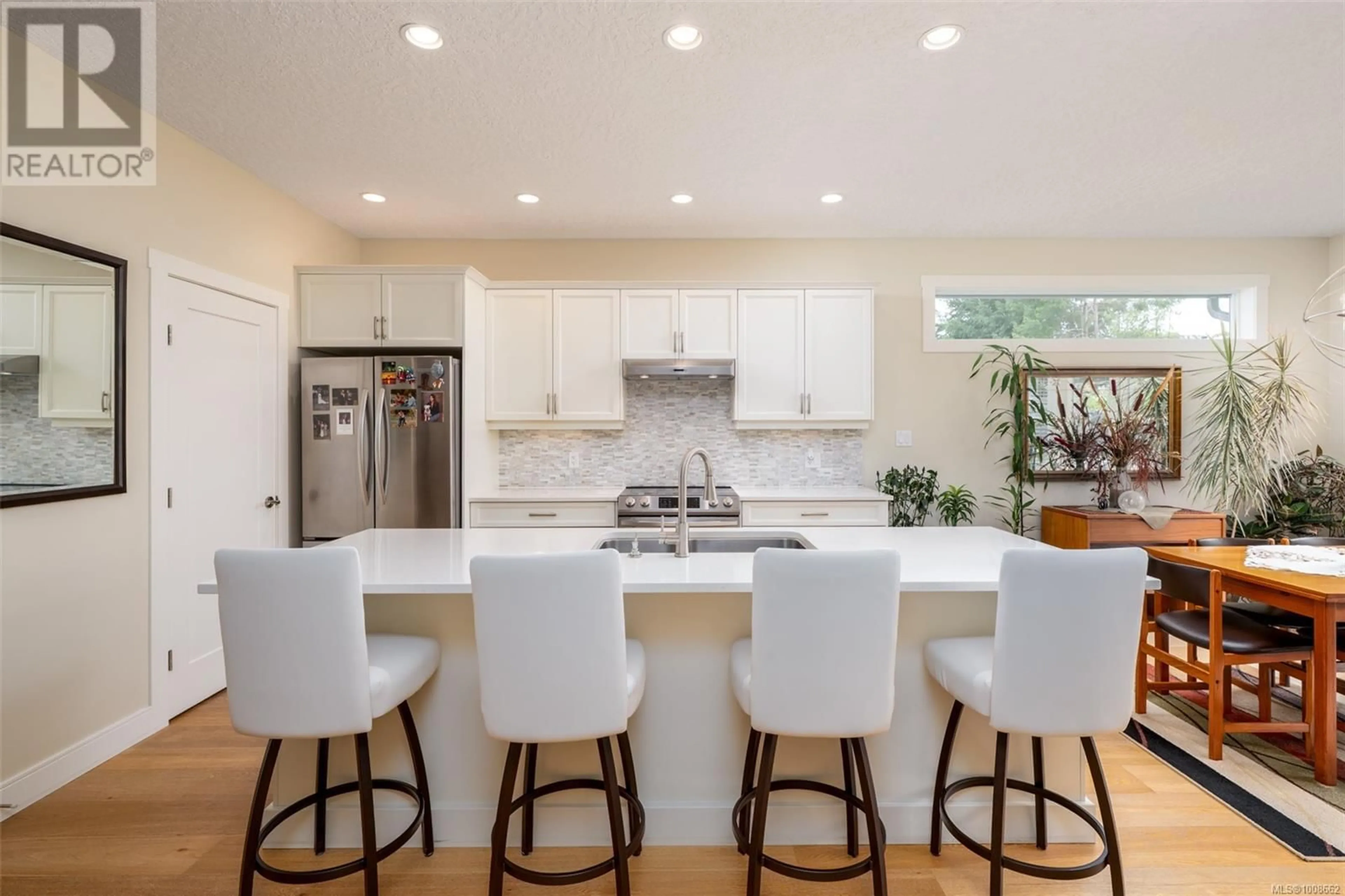 Contemporary kitchen, unknown for 3318 CREEGAN DRIVE, Chemainus British Columbia V0R1K2