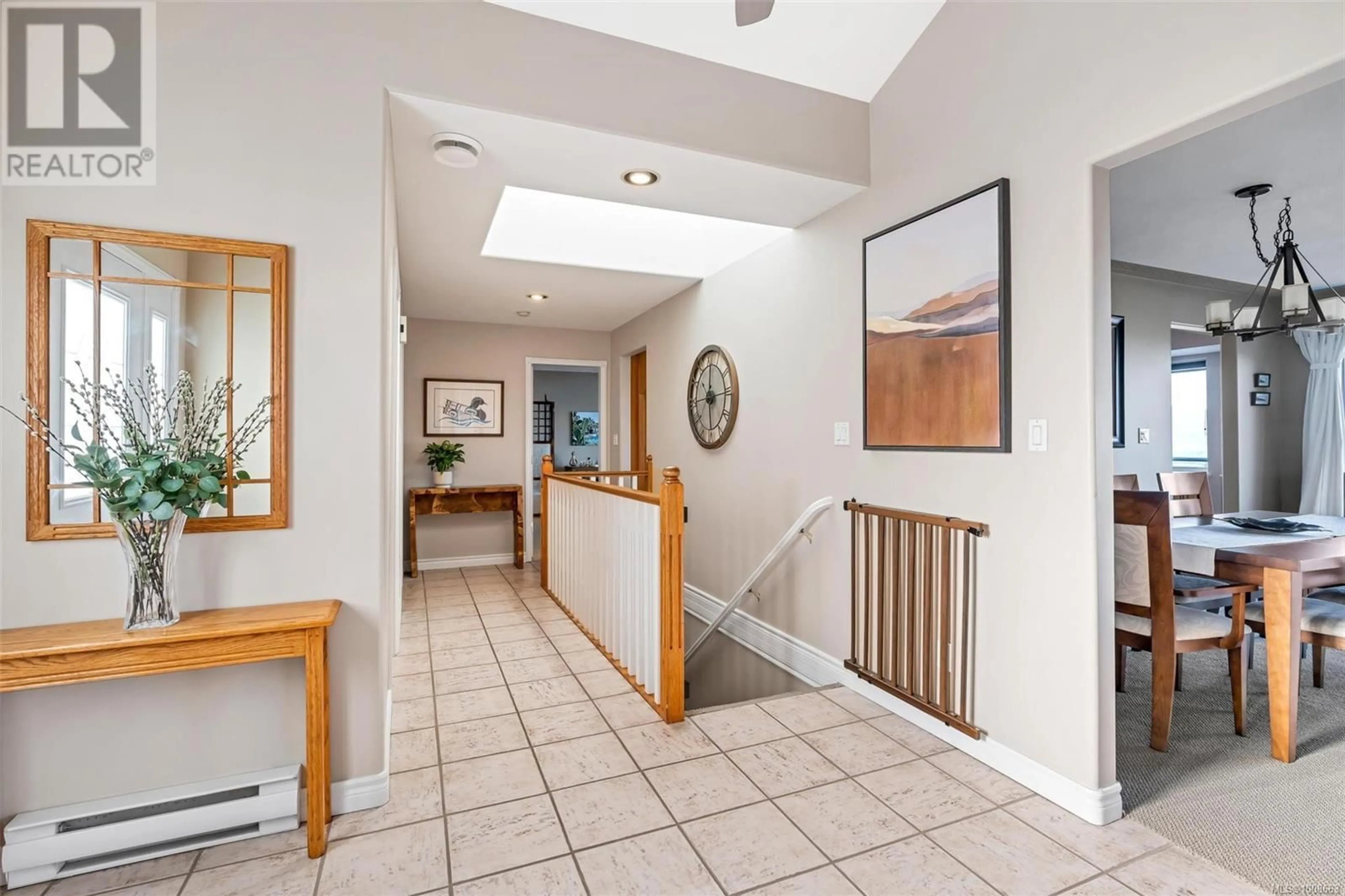 Indoor foyer for 6015 CHIPPEWA ROAD, Duncan British Columbia V9L5P3