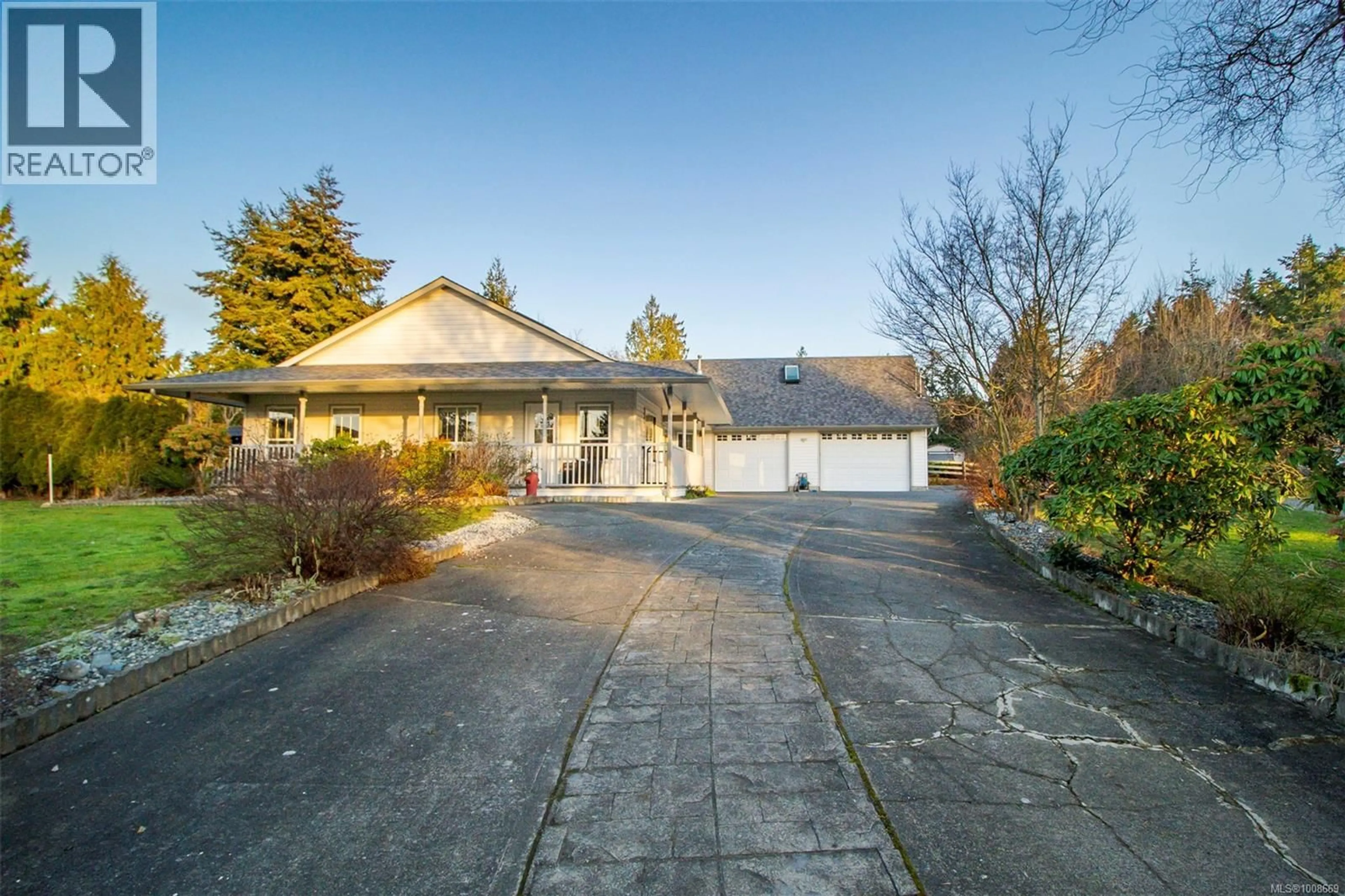 A pic from outside/outdoor area/front of a property/back of a property/a pic from drone, street for 1960 EMMA WAY, Nanaimo British Columbia V9X1H4