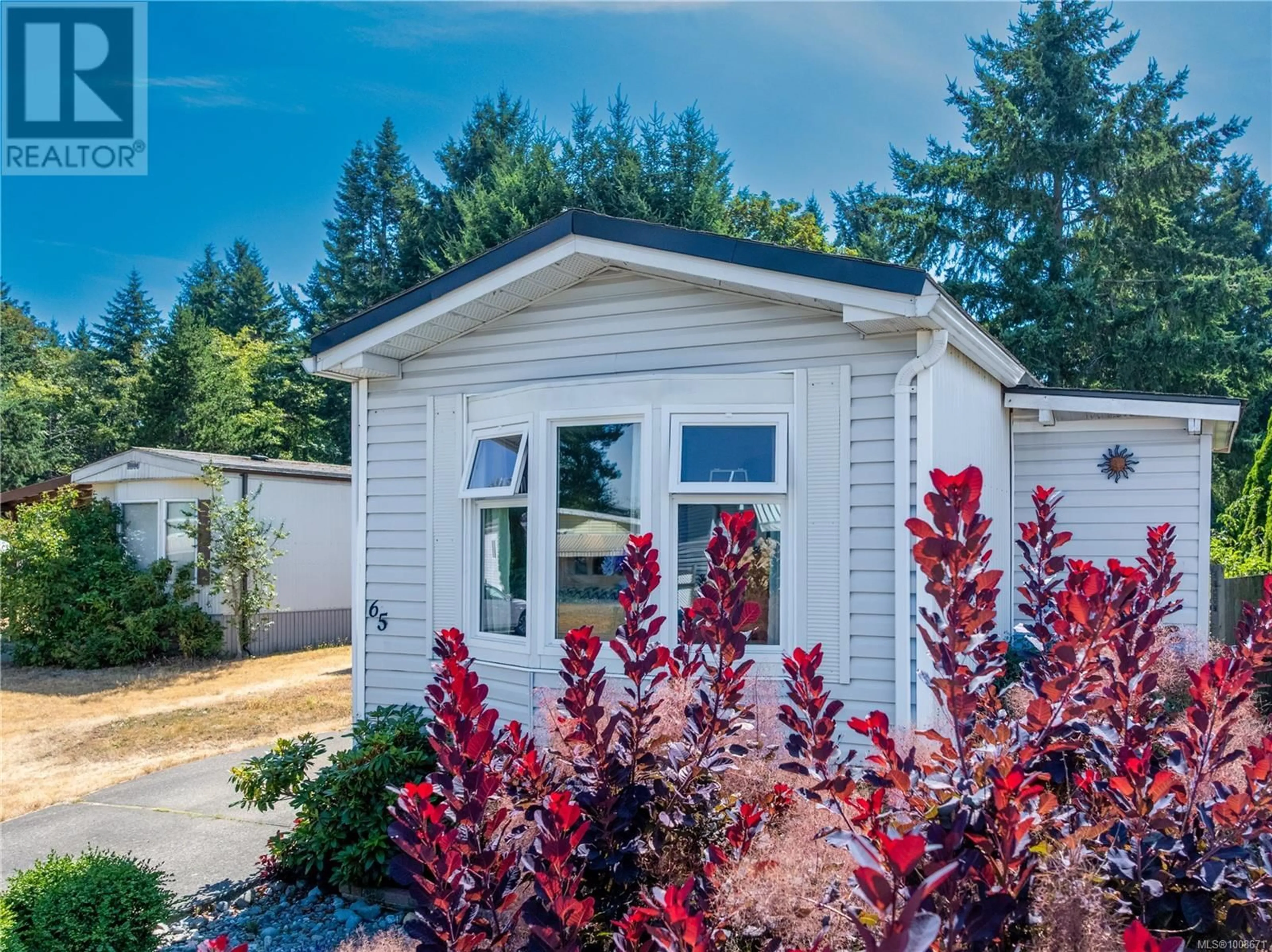 Home with vinyl exterior material, street for 65 - 390 COWICHAN AVENUE, Courtenay British Columbia V9N7T4