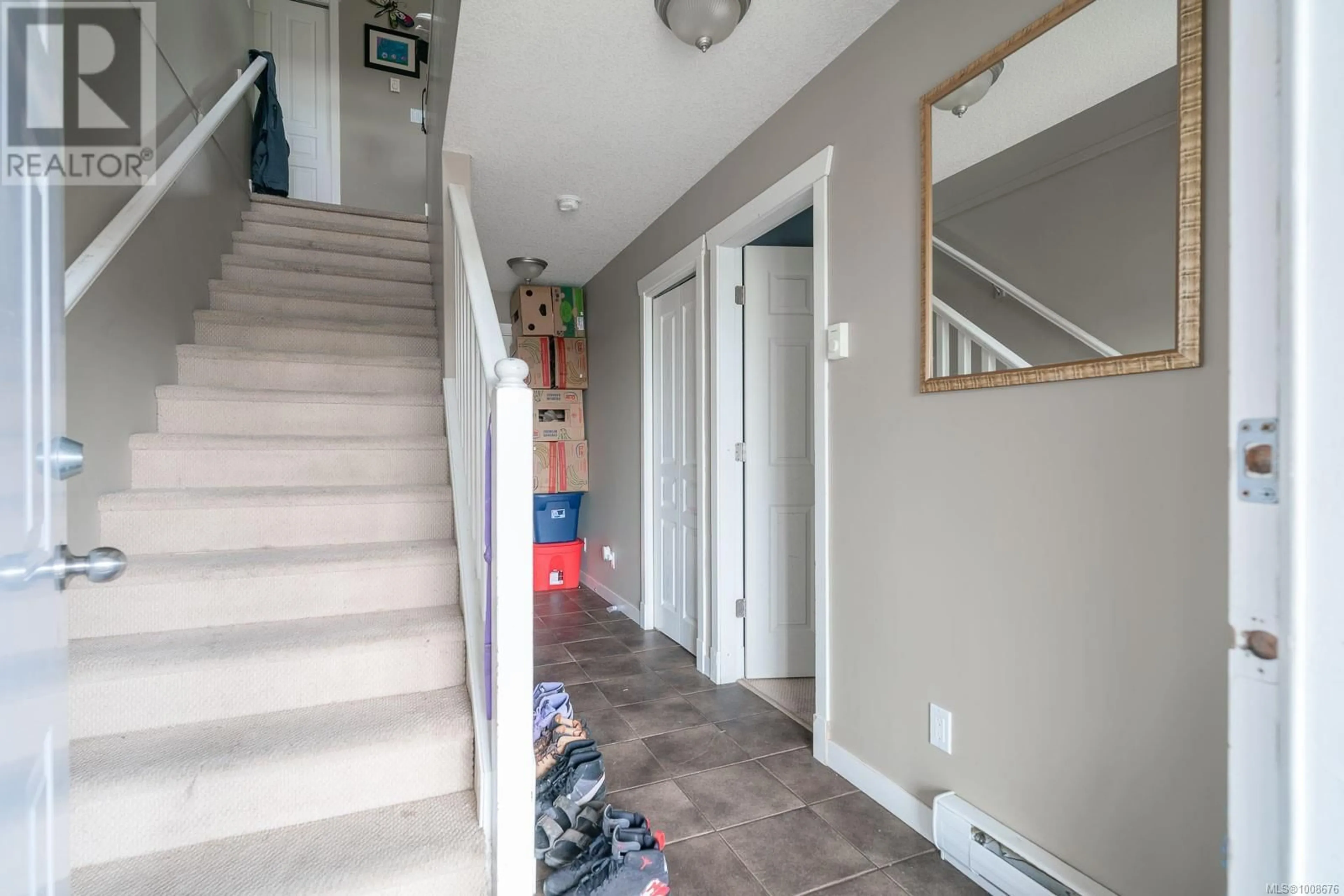 Indoor entryway for 1097 SILVER MOUNTAIN ROAD, Nanaimo British Columbia V9R7E2