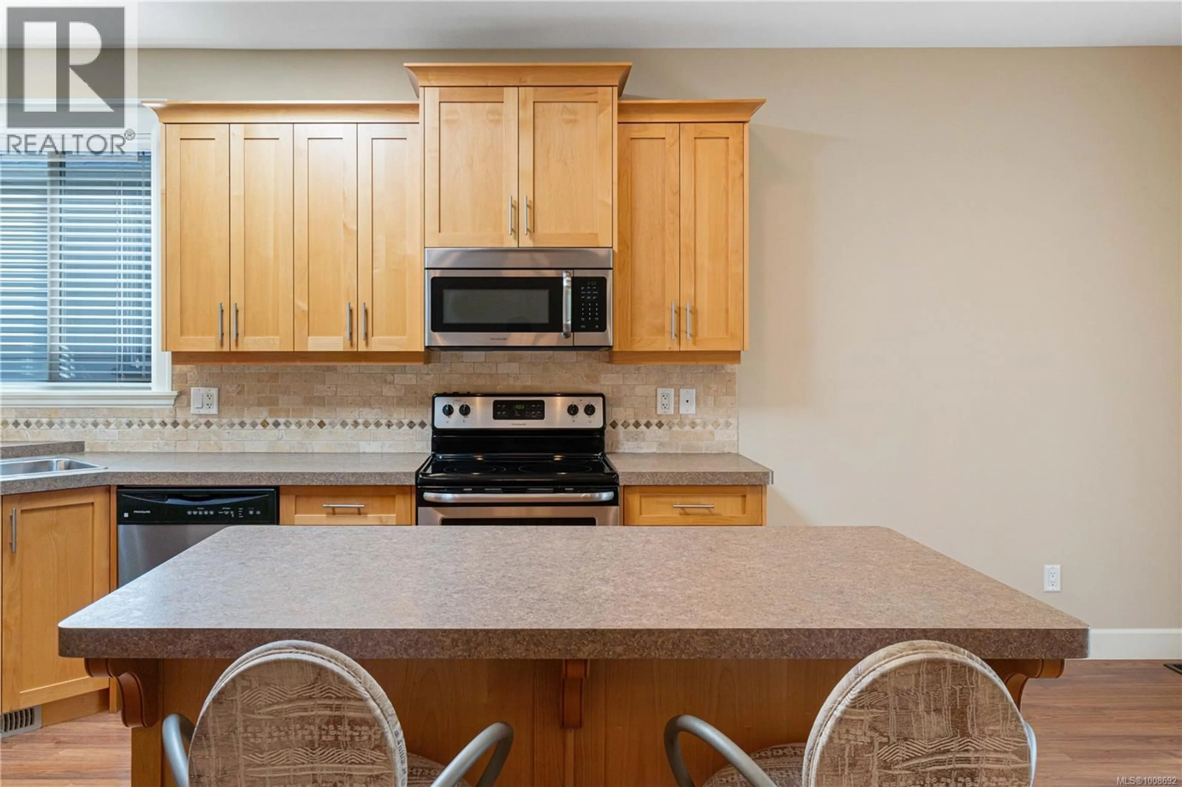 Standard kitchen, unknown for 102 - 4429 AMBLEWOOD LANE, Nanaimo British Columbia V9T6H5
