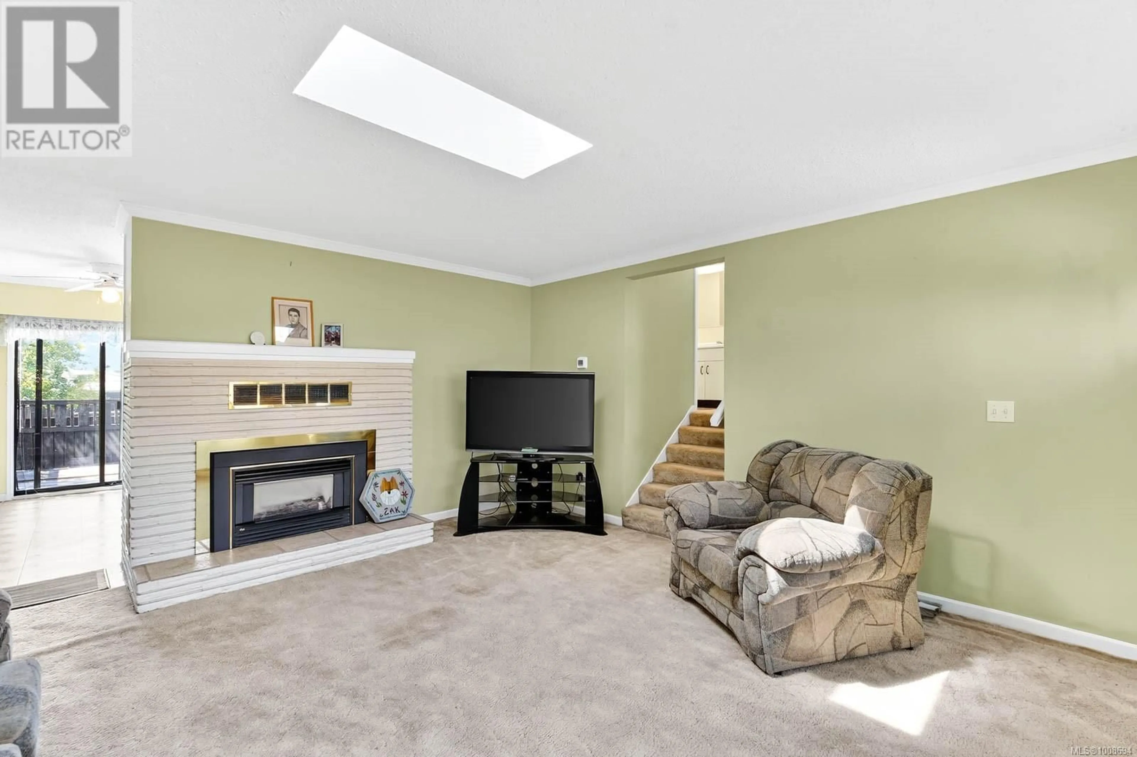 Living room with furniture, carpet floor for 3586 10TH AVENUE, Port Alberni British Columbia V9Y4W2