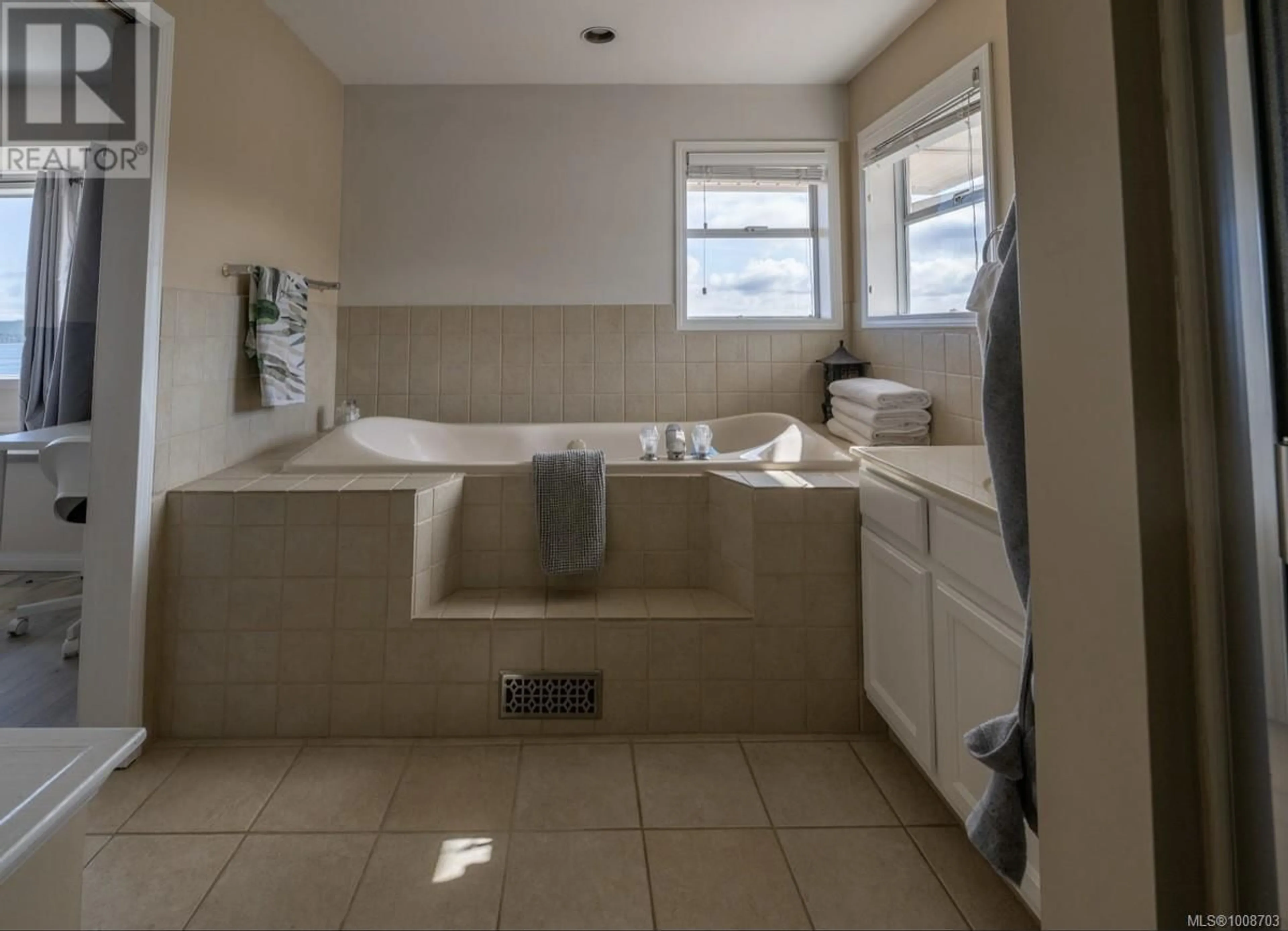 Standard bathroom, ceramic/tile floor for 2543 CARDENA CRESCENT, Port McNeill British Columbia V0N2R0