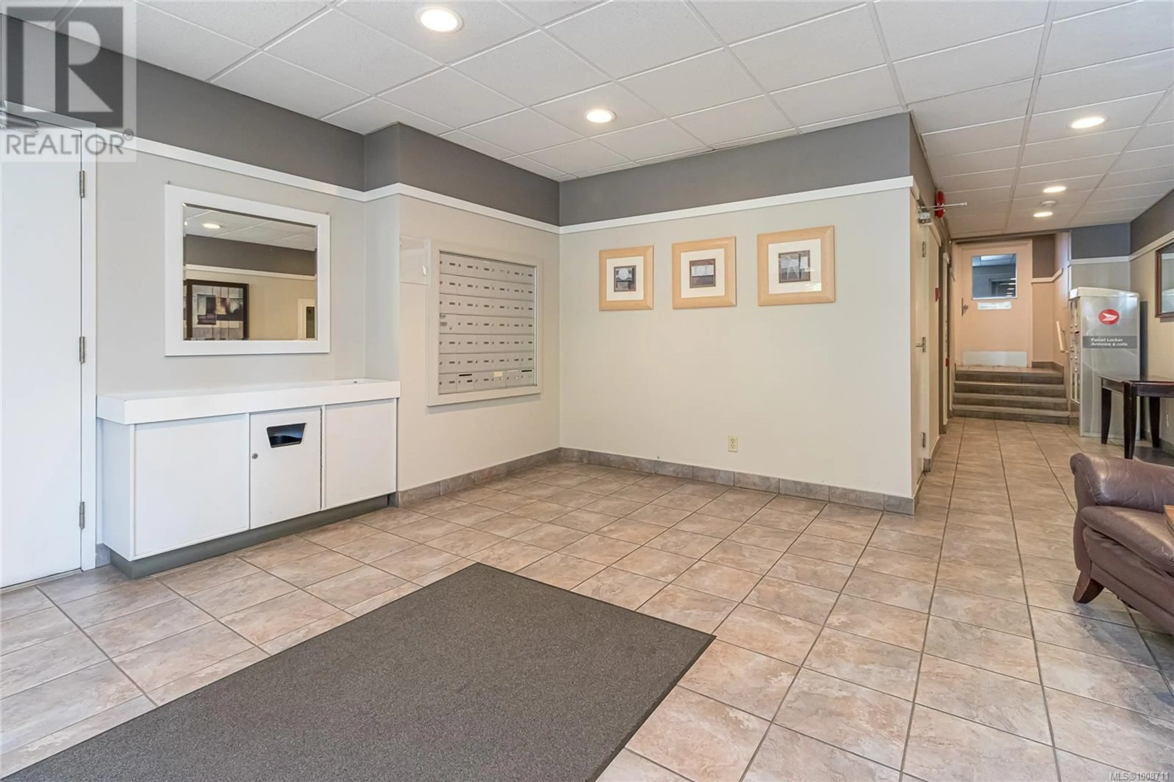Indoor foyer for 804 - 1026 JOHNSON STREET, Victoria British Columbia V8V3N7