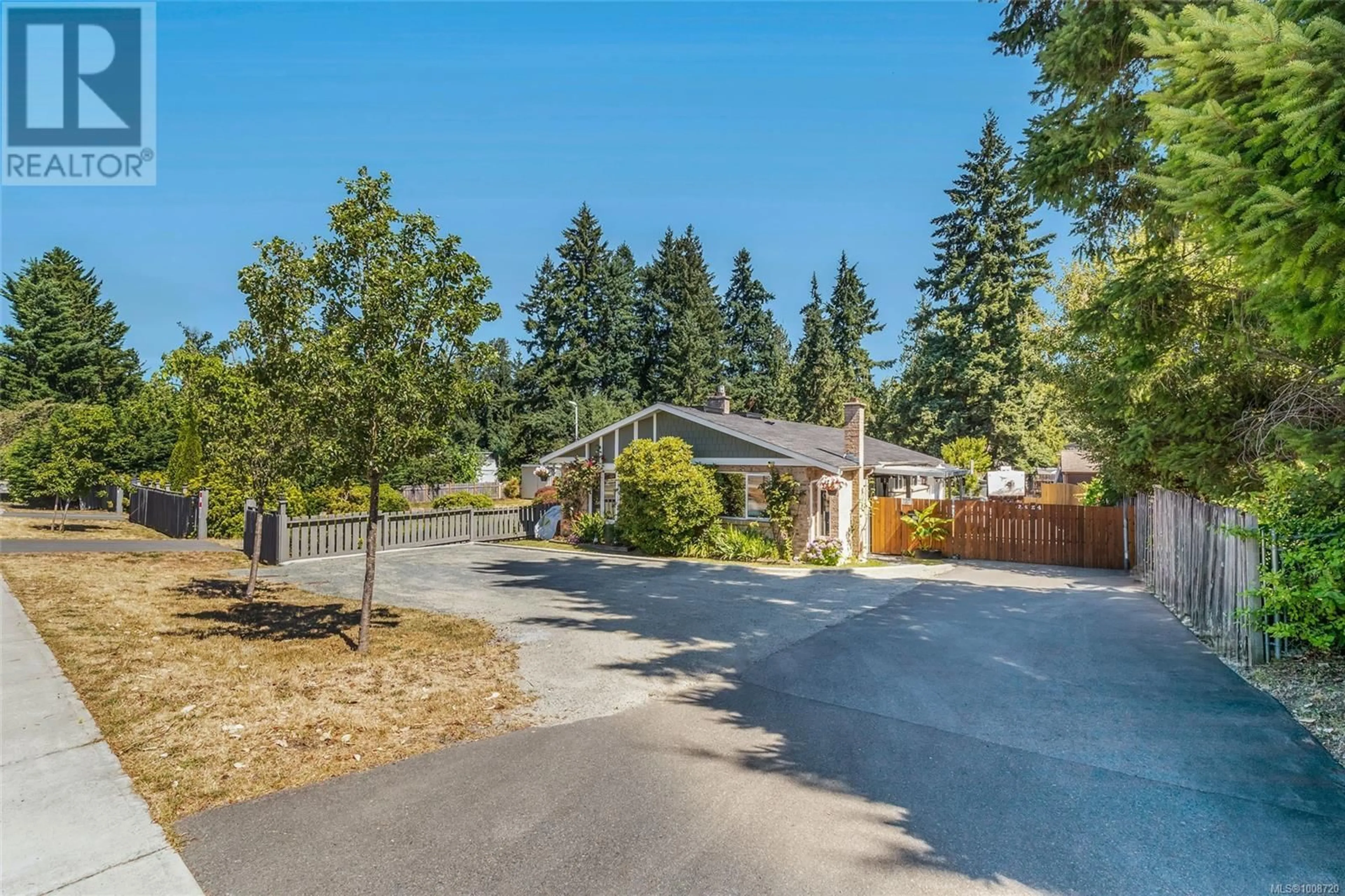 A pic from outside/outdoor area/front of a property/back of a property/a pic from drone, unknown for 5624 METRAL DRIVE, Nanaimo British Columbia V9T2L3