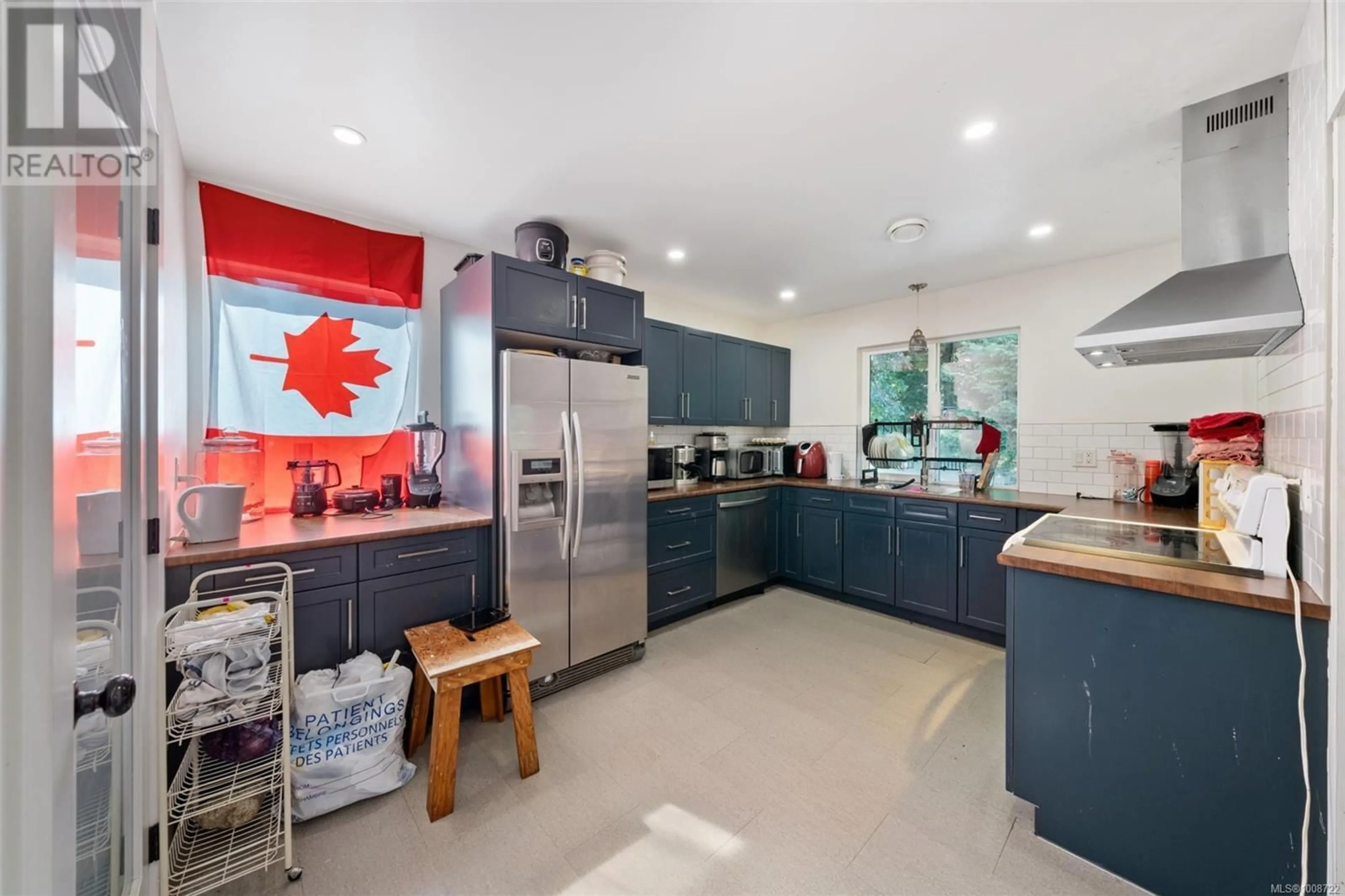 Open concept kitchen, ceramic/tile floor for 798 CECIL BLOGG DRIVE, Colwood British Columbia V9B5N7