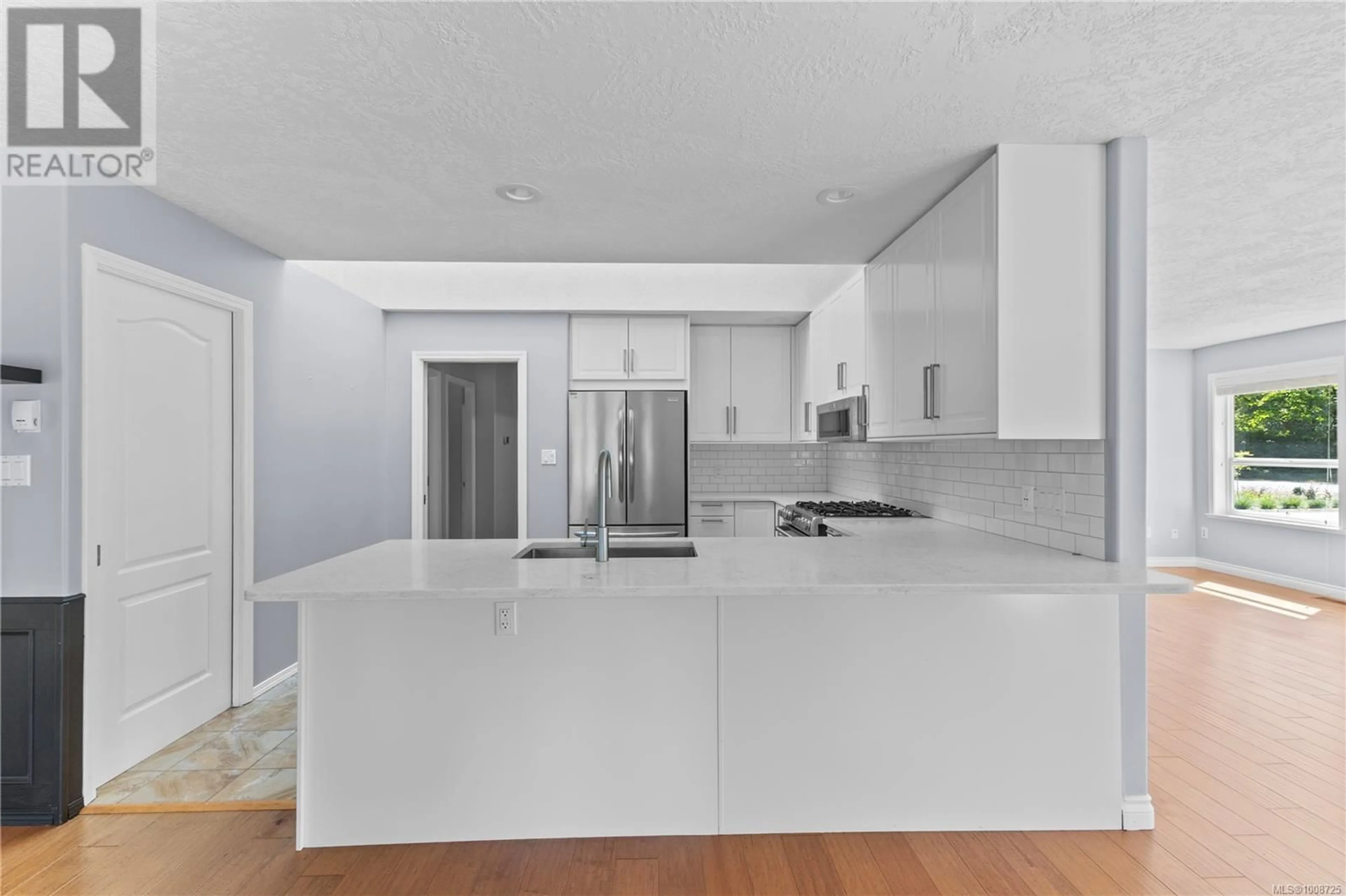 Open concept kitchen, unknown for 8840 HENDERSON AVENUE, Black Creek British Columbia V9J1A6