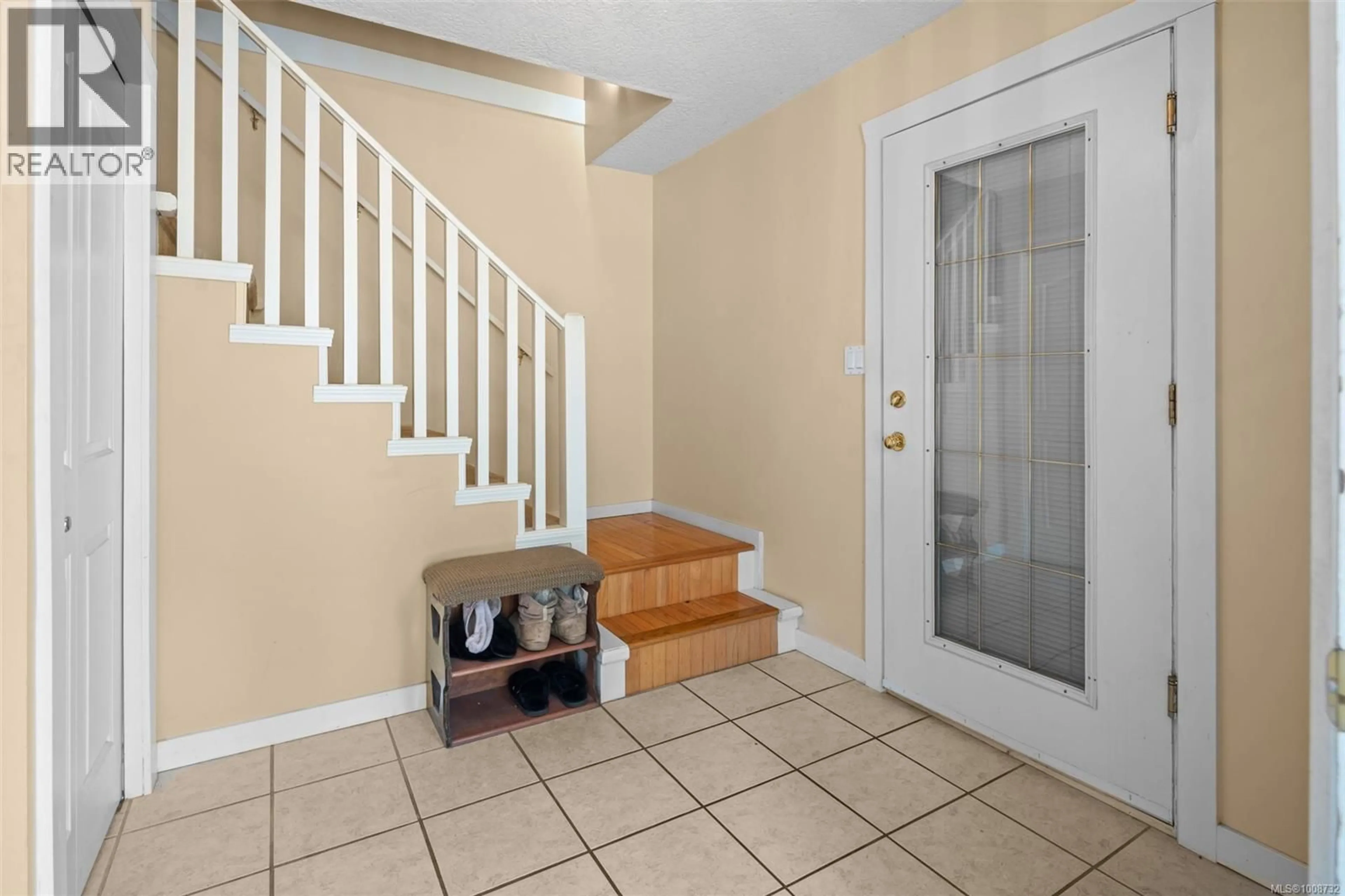 Indoor entryway for 105 ROCKCLIFFE PLACE, Langford British Columbia V9B5T4