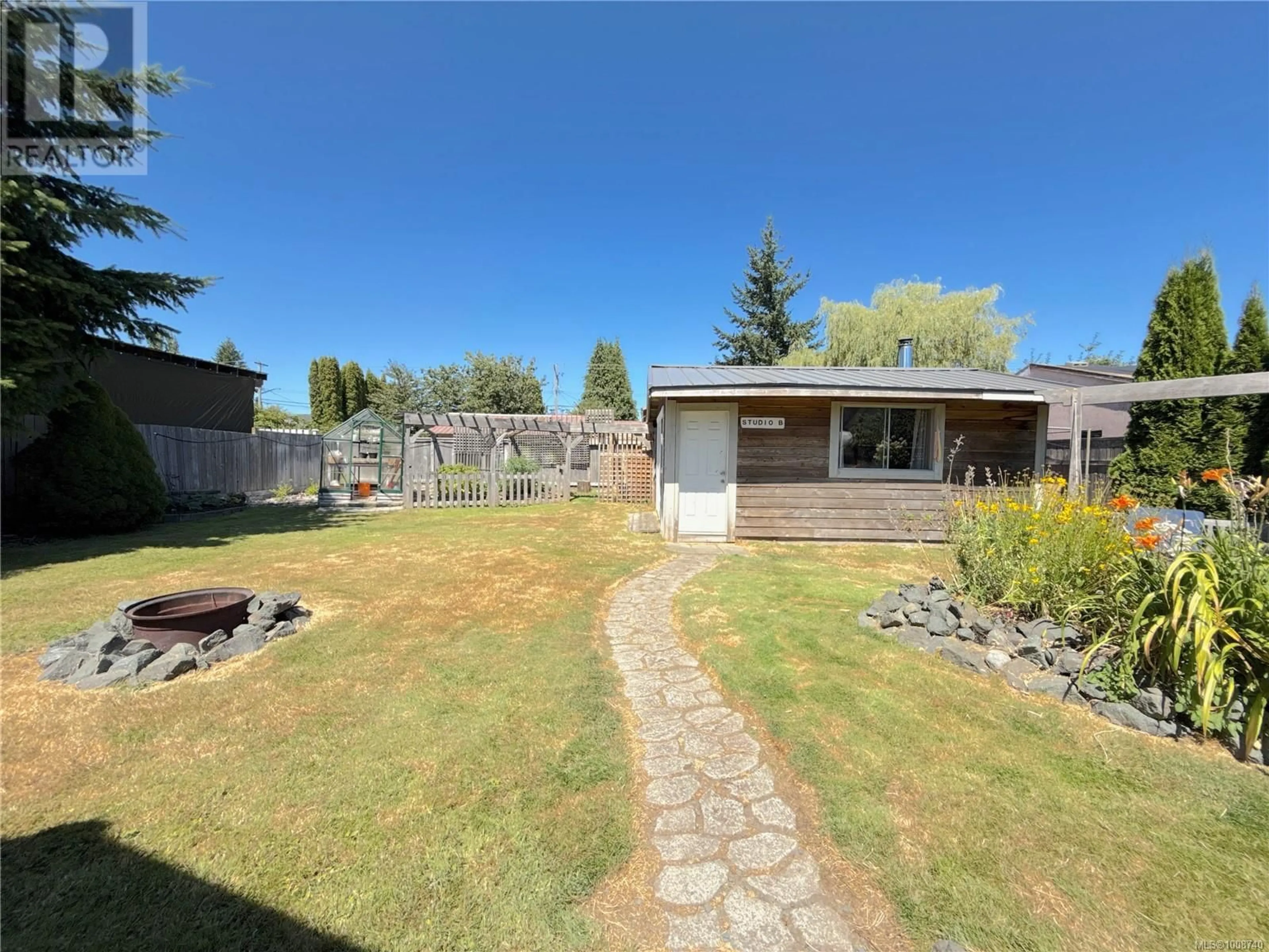 A pic from outside/outdoor area/front of a property/back of a property/a pic from drone, unknown for 1848 15TH AVENUE, Campbell River British Columbia V9W4J9