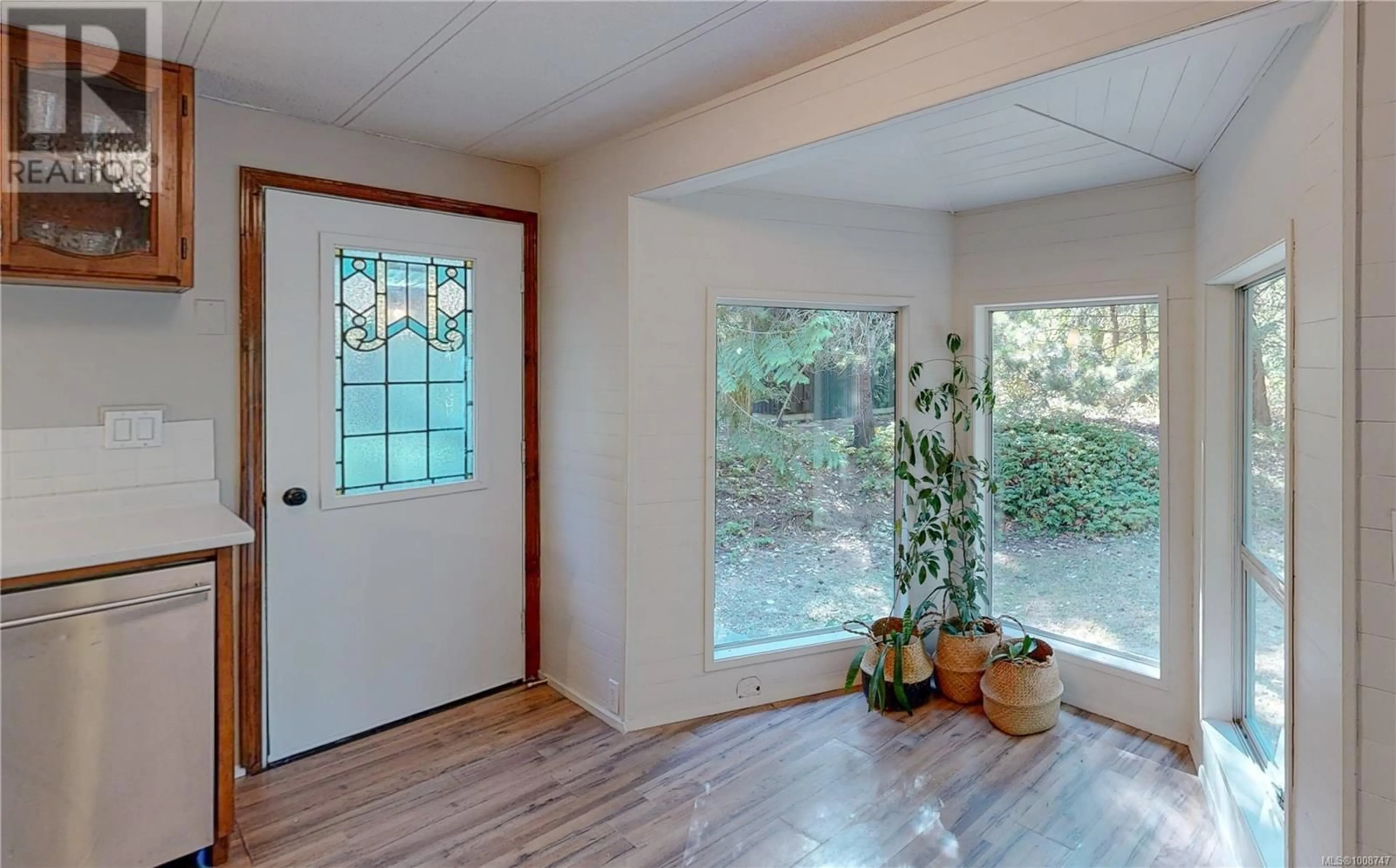 Indoor entryway for 453 DUNSHIRE DRIVE, Gabriola Island British Columbia V0R1X2