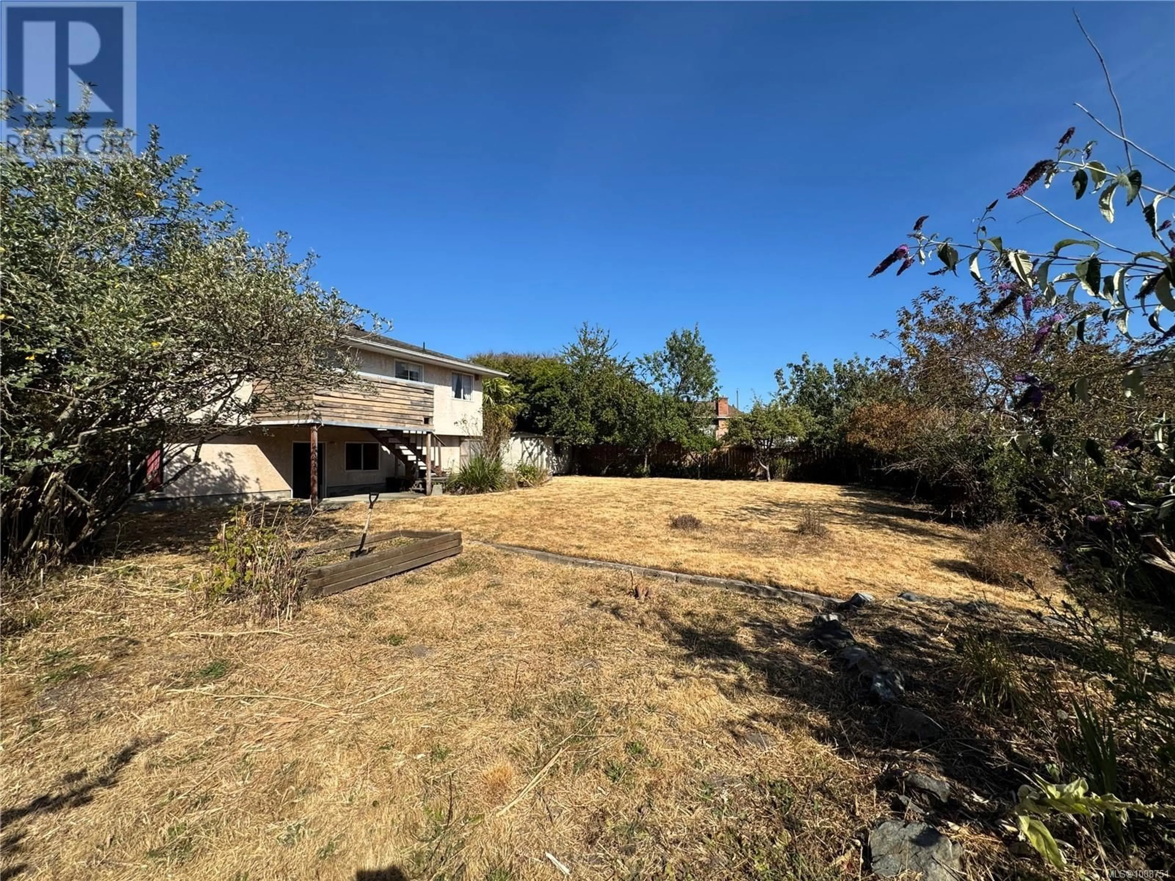 A pic from outside/outdoor area/front of a property/back of a property/a pic from drone, unknown for 3950 CHERRILEE CRESCENT, Saanich British Columbia V8N1R9