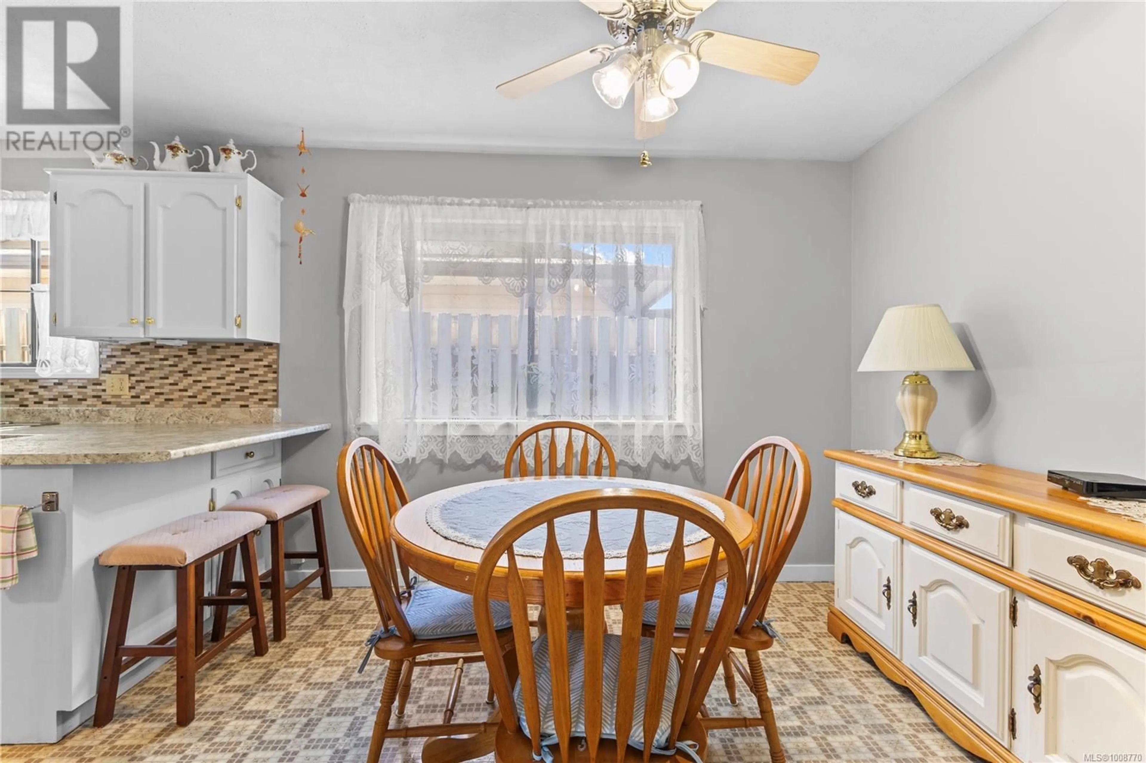 Dining room, ceramic/tile floor for 2950 COUNTRY CLOSE, Campbell River British Columbia V9W6X6