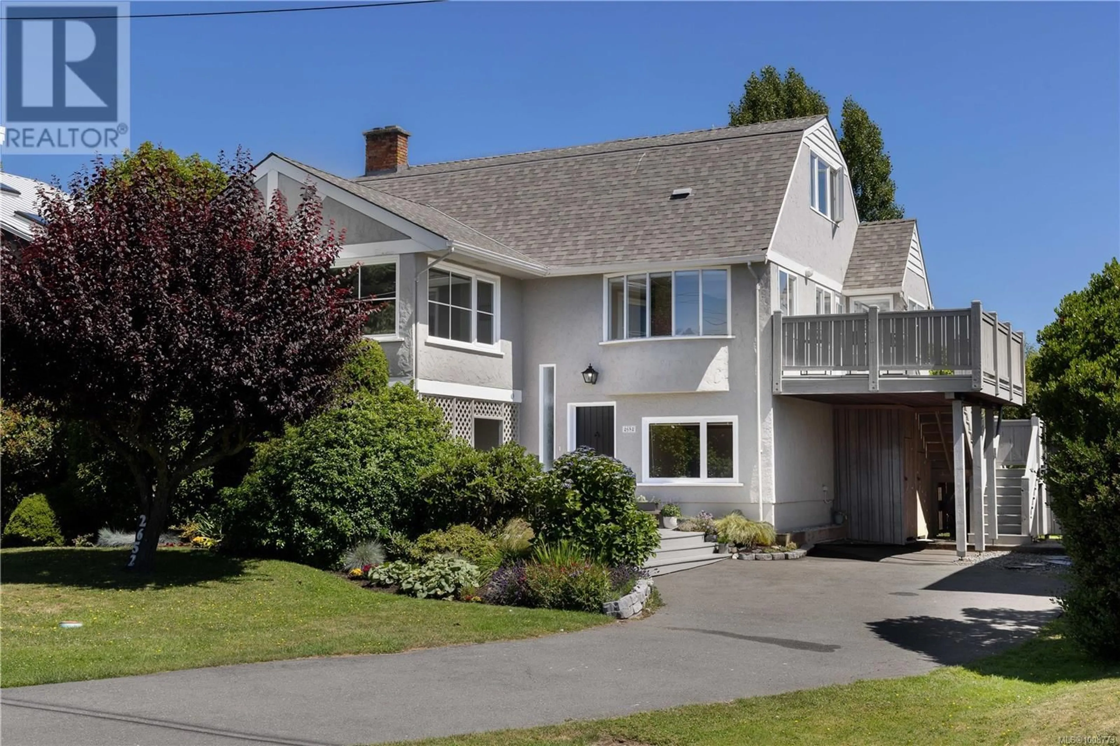 Home with vinyl exterior material, street for 2652 KILLARNEY ROAD, Saanich British Columbia V8P3G8