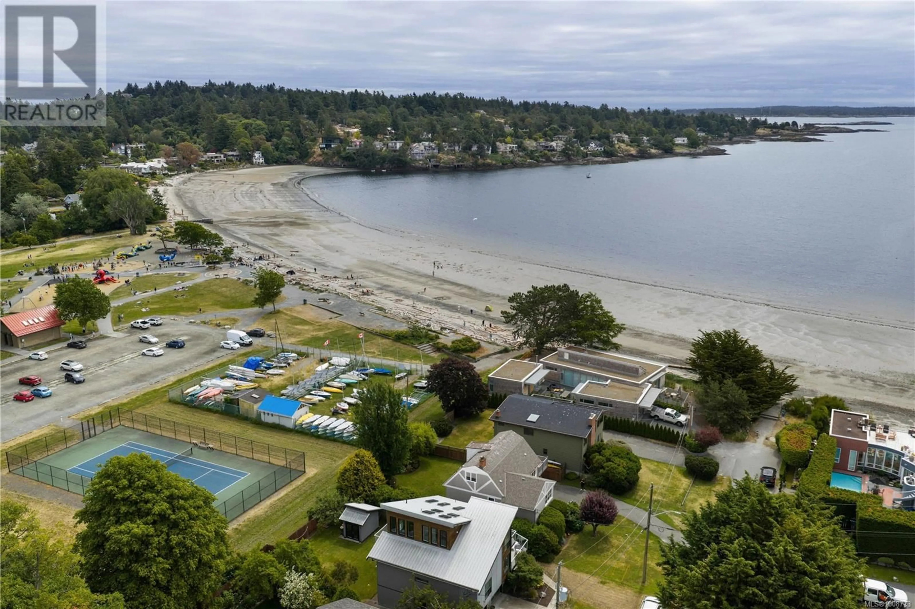 A pic from outside/outdoor area/front of a property/back of a property/a pic from drone, water/lake/river/ocean view for 2652 KILLARNEY ROAD, Saanich British Columbia V8P3G8