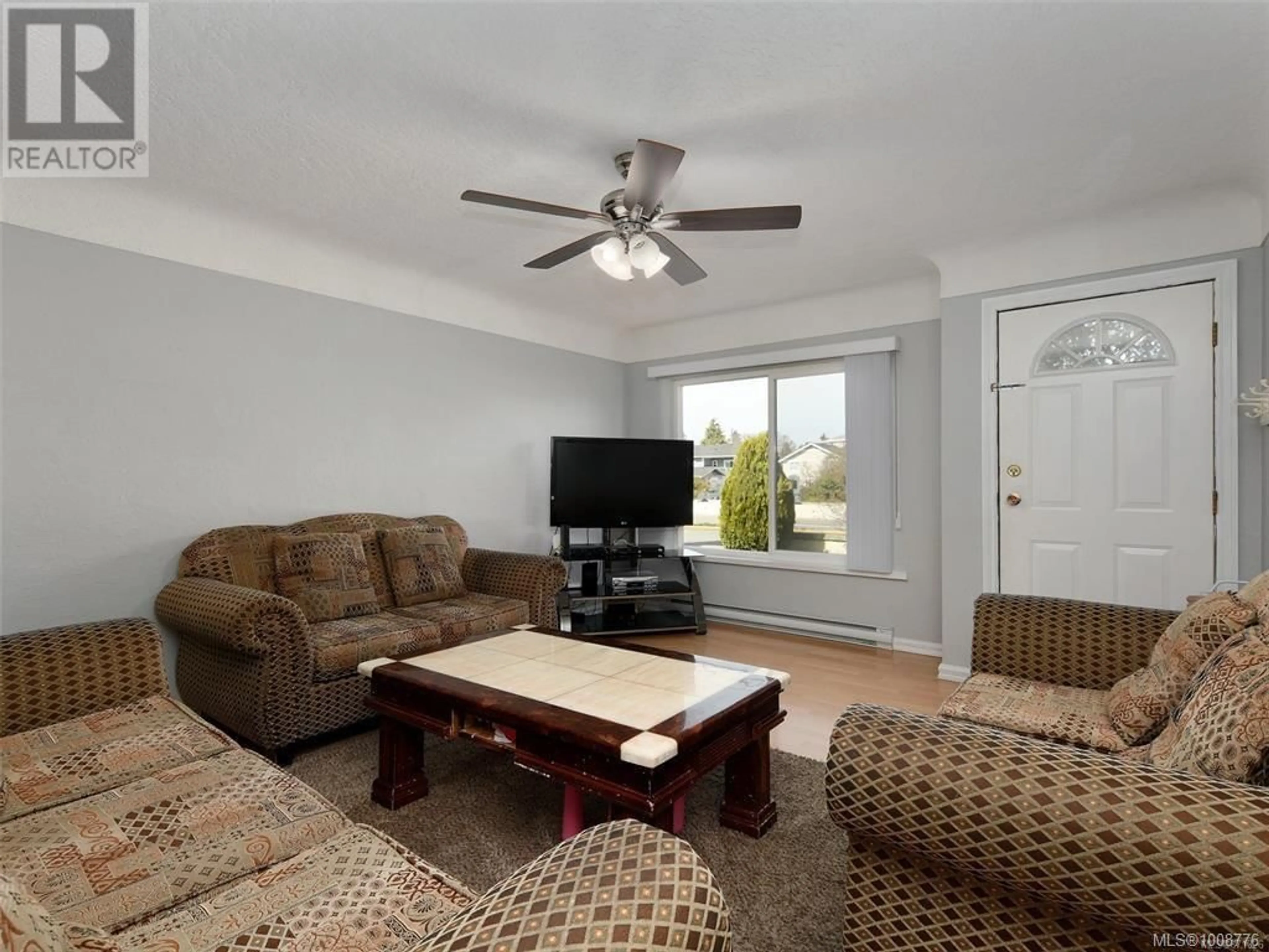 Living room with furniture, unknown for 85 BATTLEFORD AVENUE, Saanich British Columbia V8Z1K5