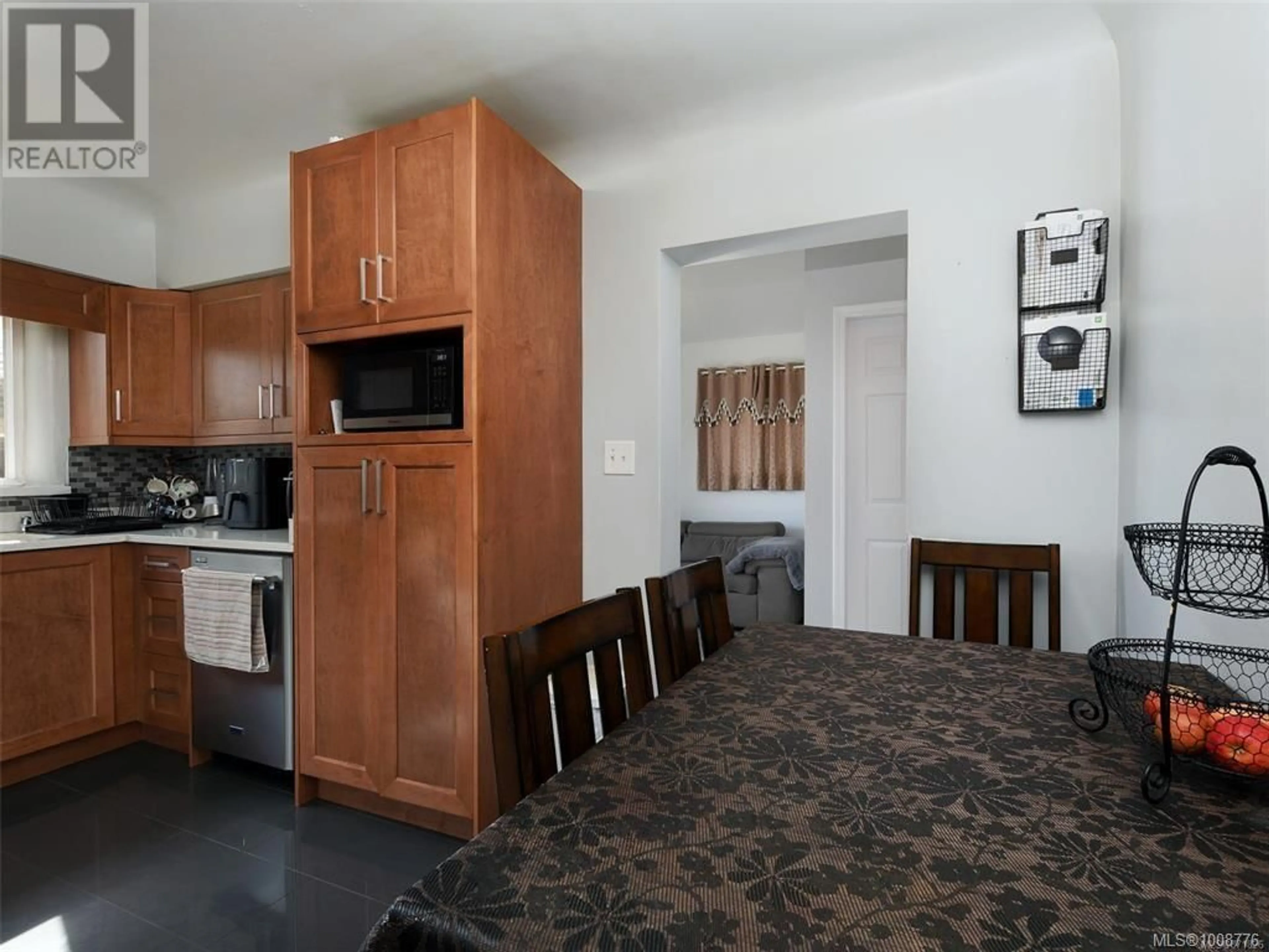 Standard kitchen, unknown for 85 BATTLEFORD AVENUE, Saanich British Columbia V8Z1K5