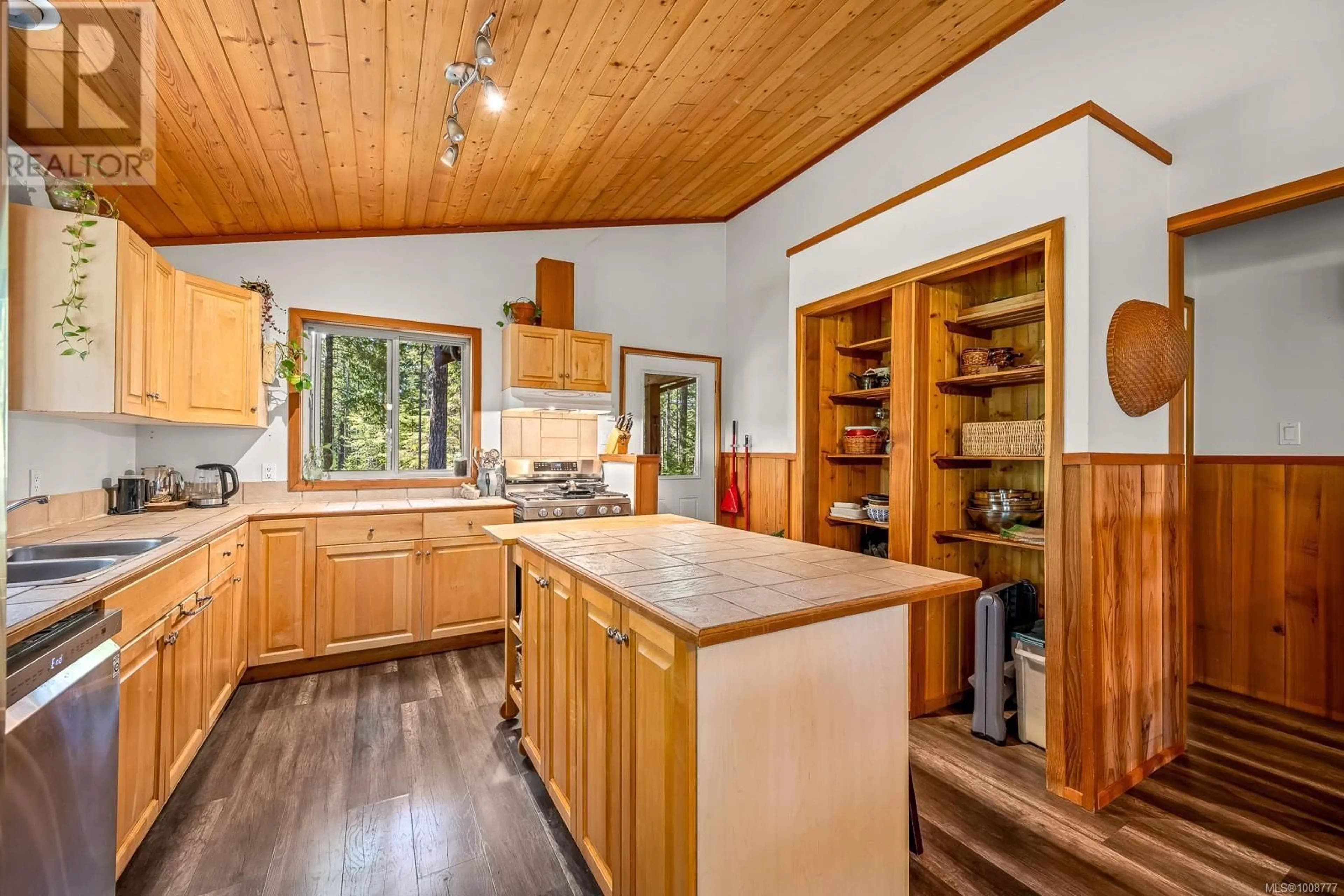 Rustic kitchen, unknown for 924 SISKIN LANE, Cortes Island British Columbia V0P1K0