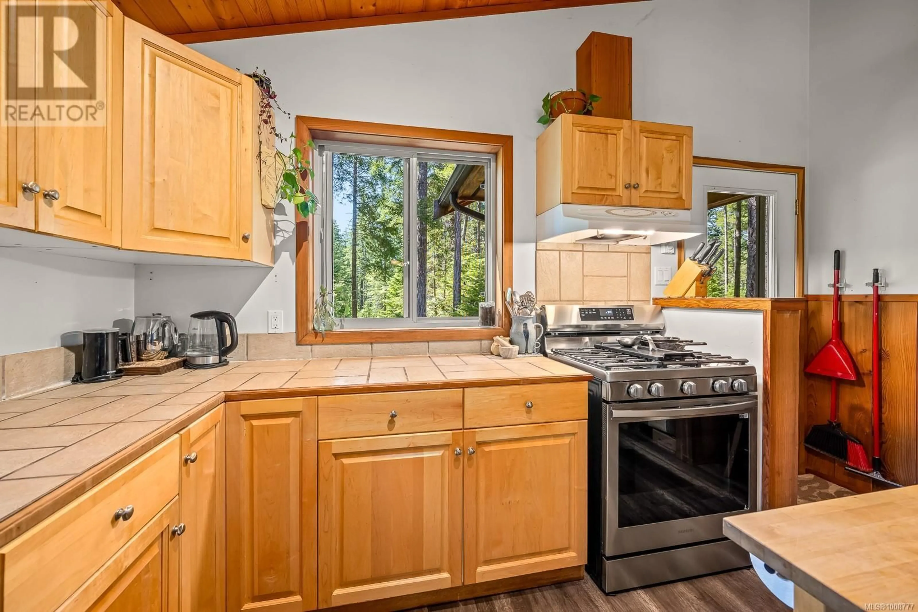 Unknown for 924 SISKIN LANE, Cortes Island British Columbia V0P1K0