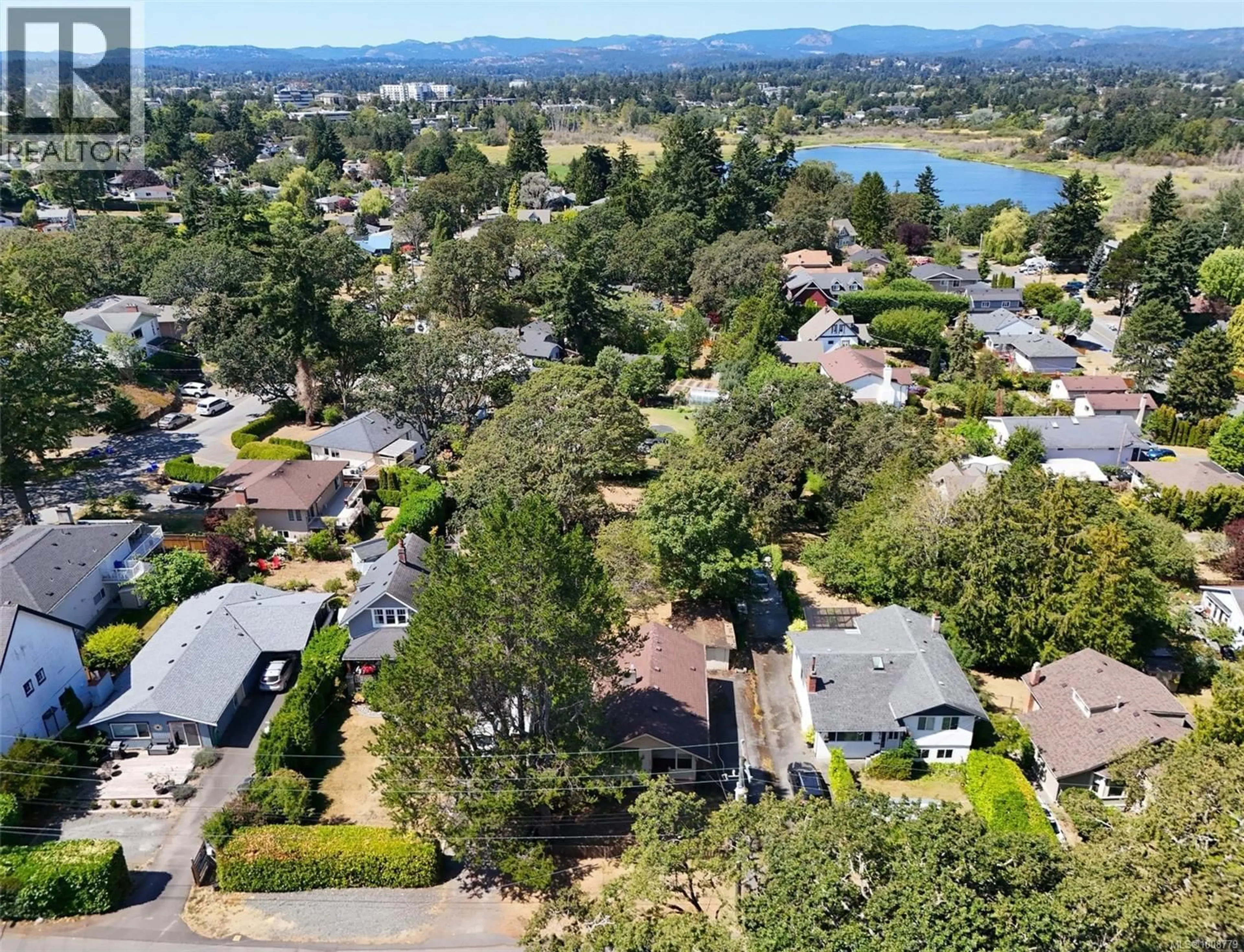A pic from outside/outdoor area/front of a property/back of a property/a pic from drone, water/lake/river/ocean view for 3860 SAVANNAH AVENUE, Saanich British Columbia V8X1T5