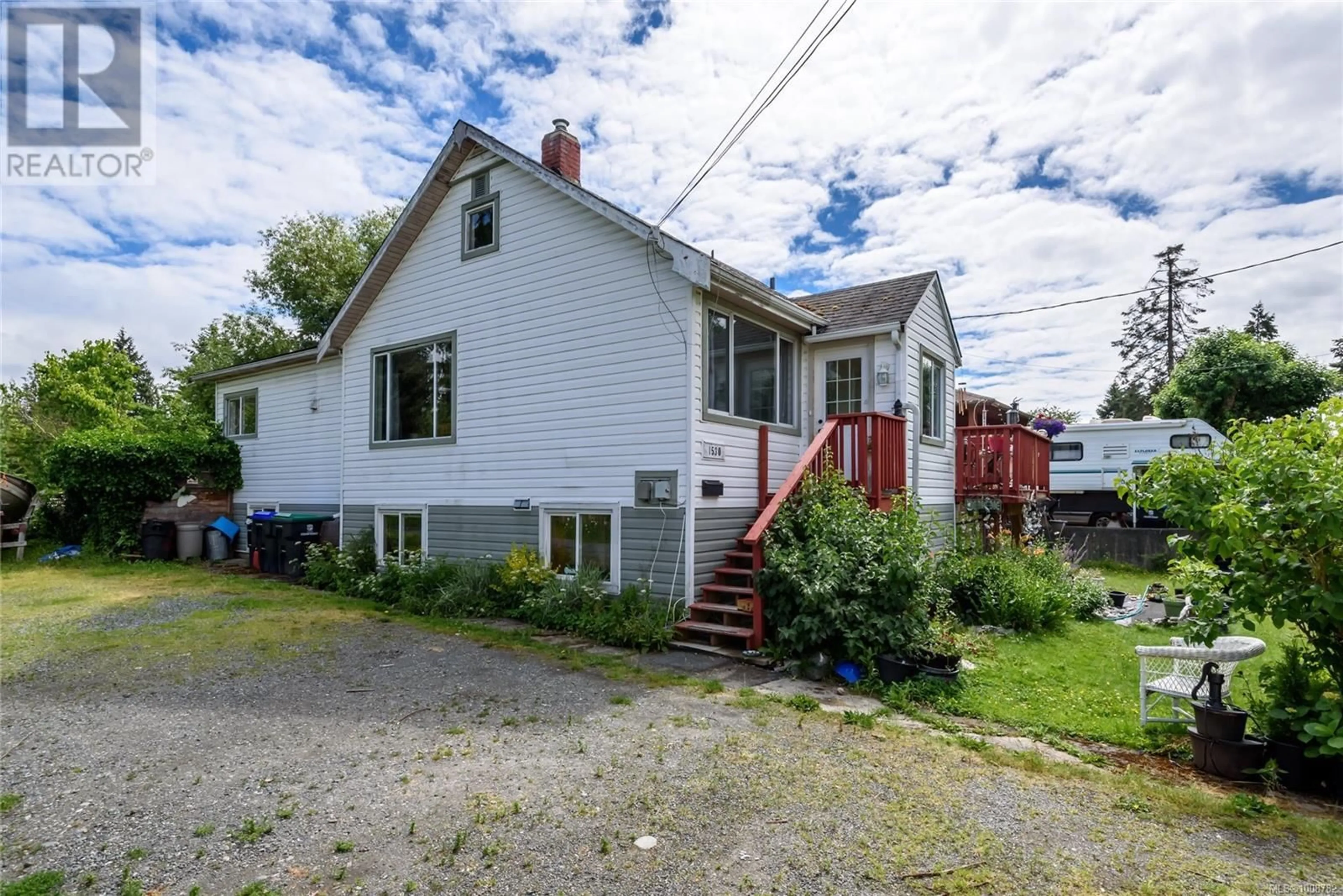 A pic from outside/outdoor area/front of a property/back of a property/a pic from drone, street for 1530 WILLEMAR AVENUE, Courtenay British Columbia V9N3M3