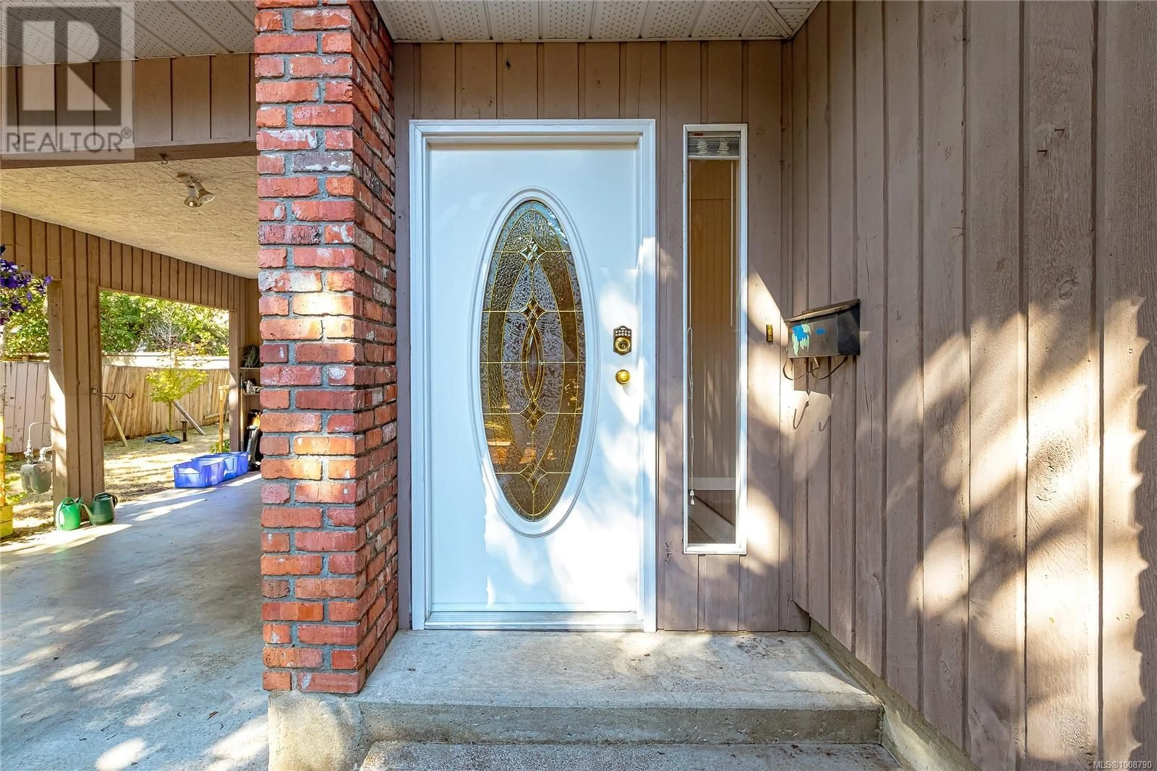 Indoor entryway for 4166 CROSSHAVEN CLOSE, Saanich British Columbia V8X4H3