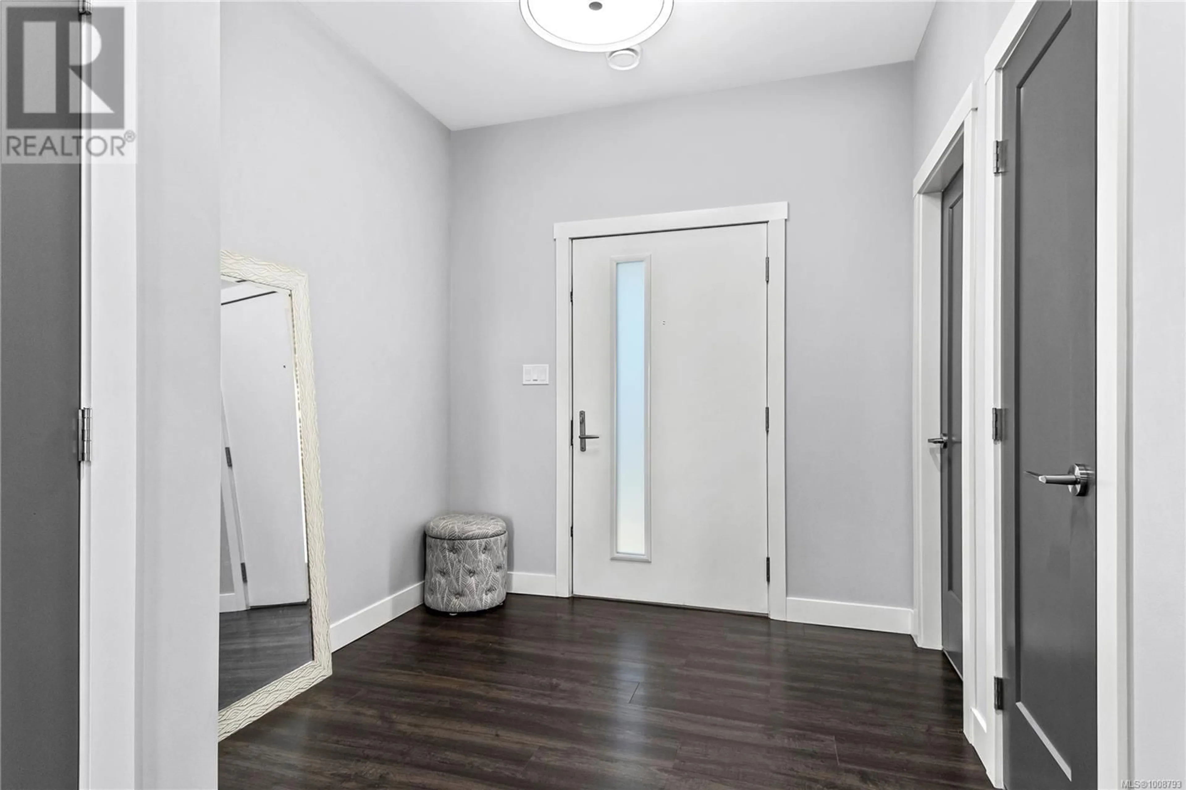 Indoor entryway for 2 - 1580 GLEN EAGLE DRIVE, Campbell River British Columbia V9W0B3