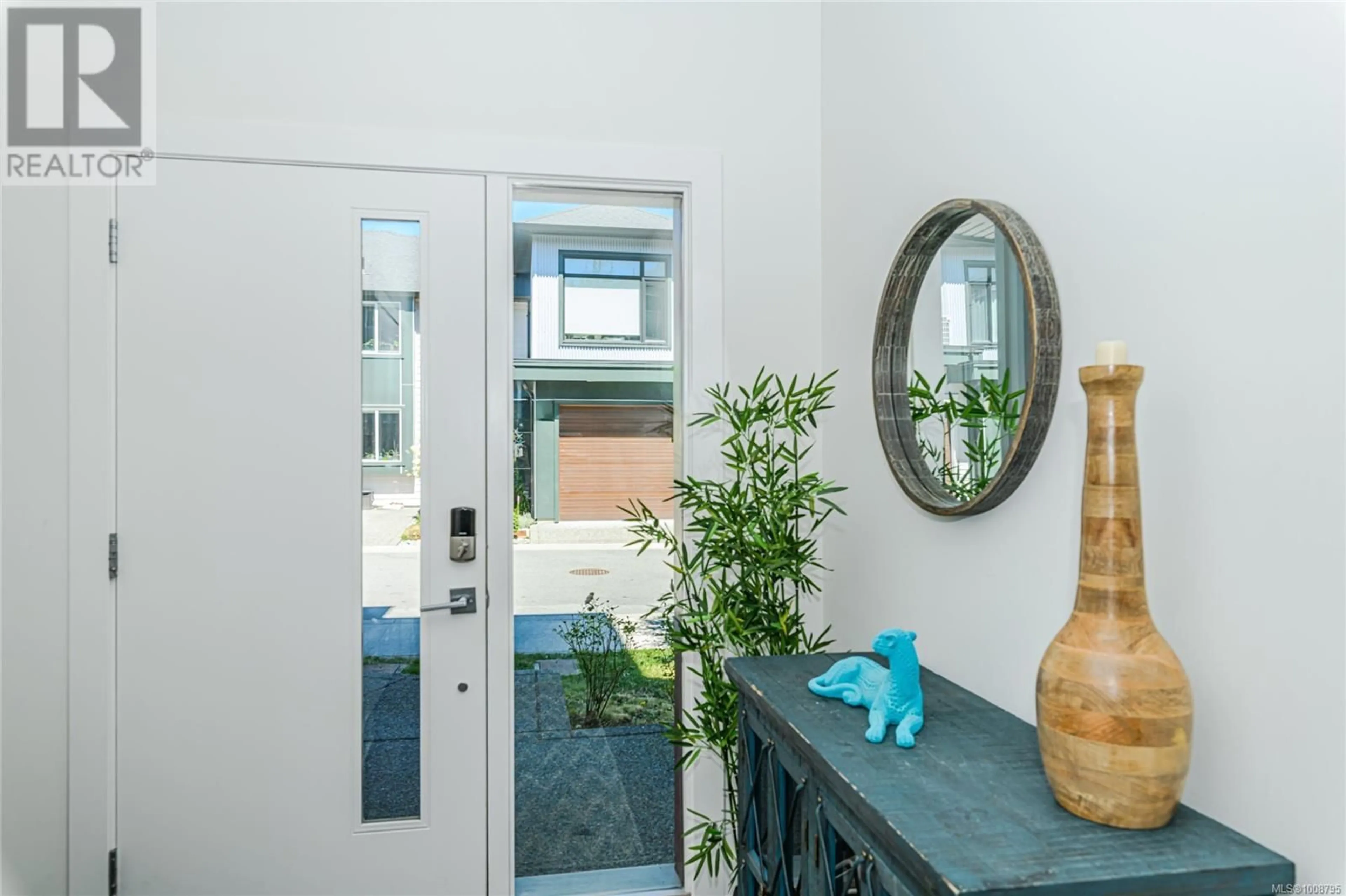 Indoor entryway for 1256 SOLSTICE CRESCENT, Langford British Columbia V9B0V1