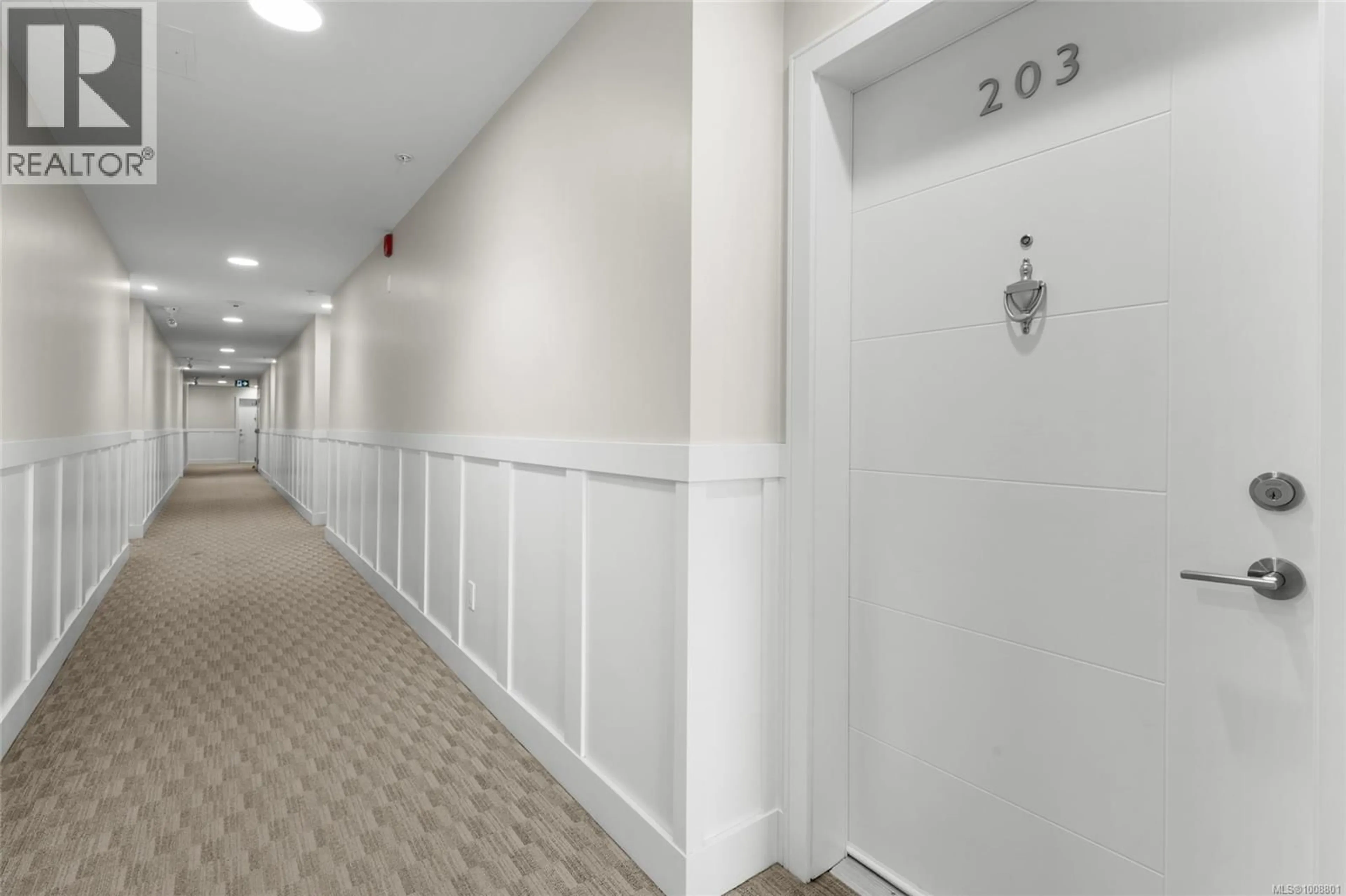 Indoor foyer for 203 - 7111 WEST SAANICH ROAD, Central Saanich British Columbia V8M1P7