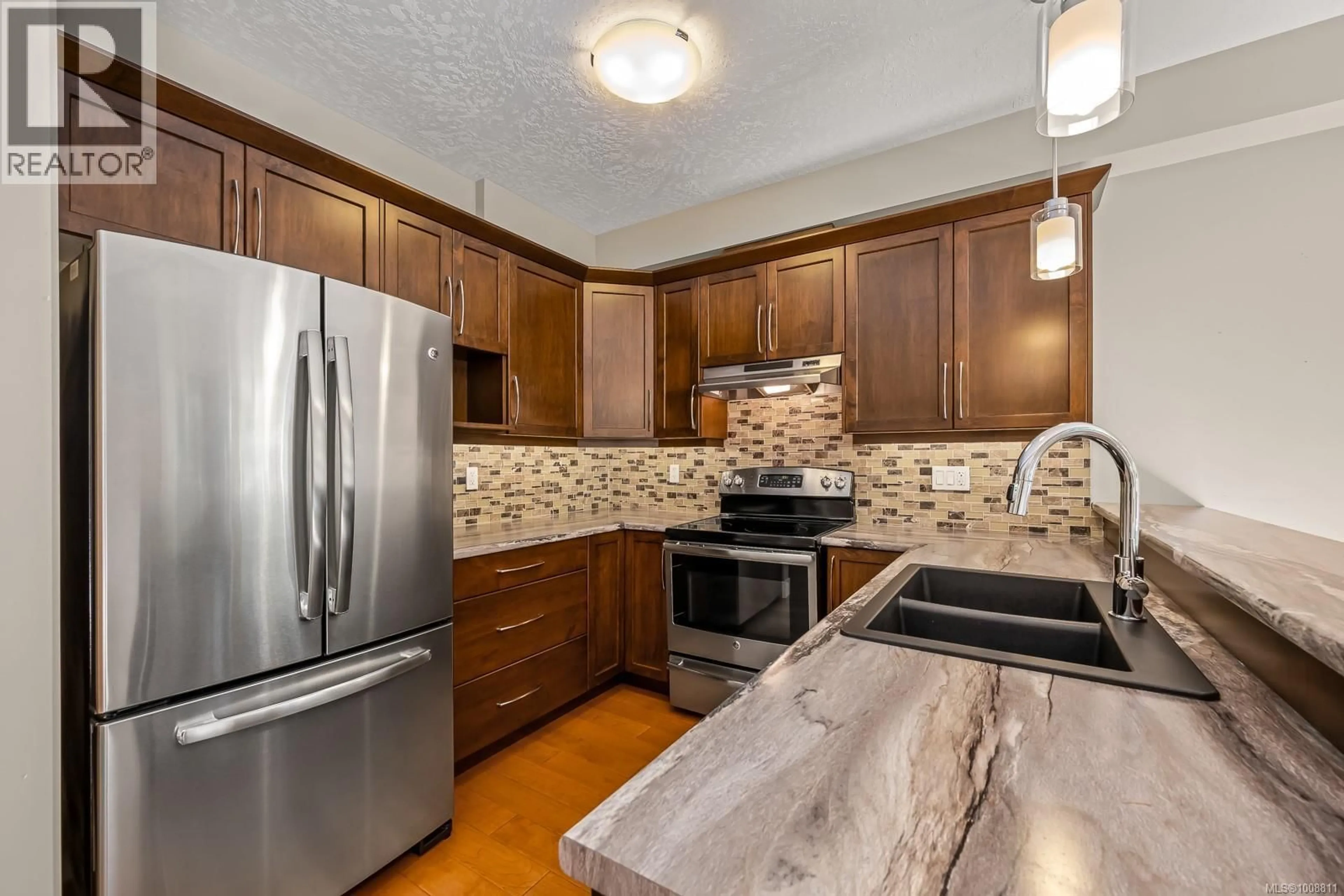 Open concept kitchen, ceramic/tile floor for 10 - 2030 WALLACE AVENUE, Comox British Columbia V9M1X3