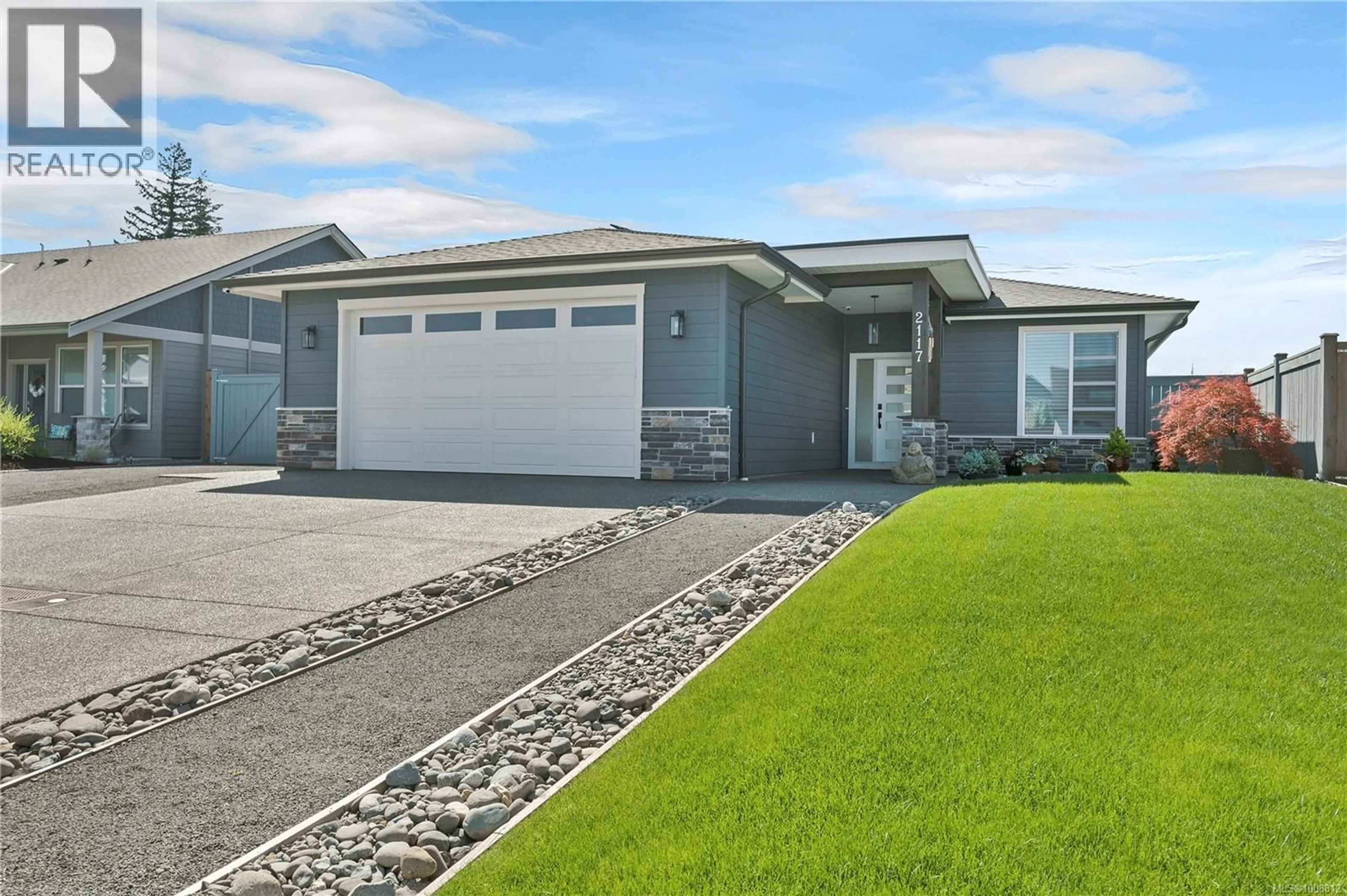 Home with vinyl exterior material, street for 2117 EVERGREEN ROAD, Campbell River British Columbia V9W0C8