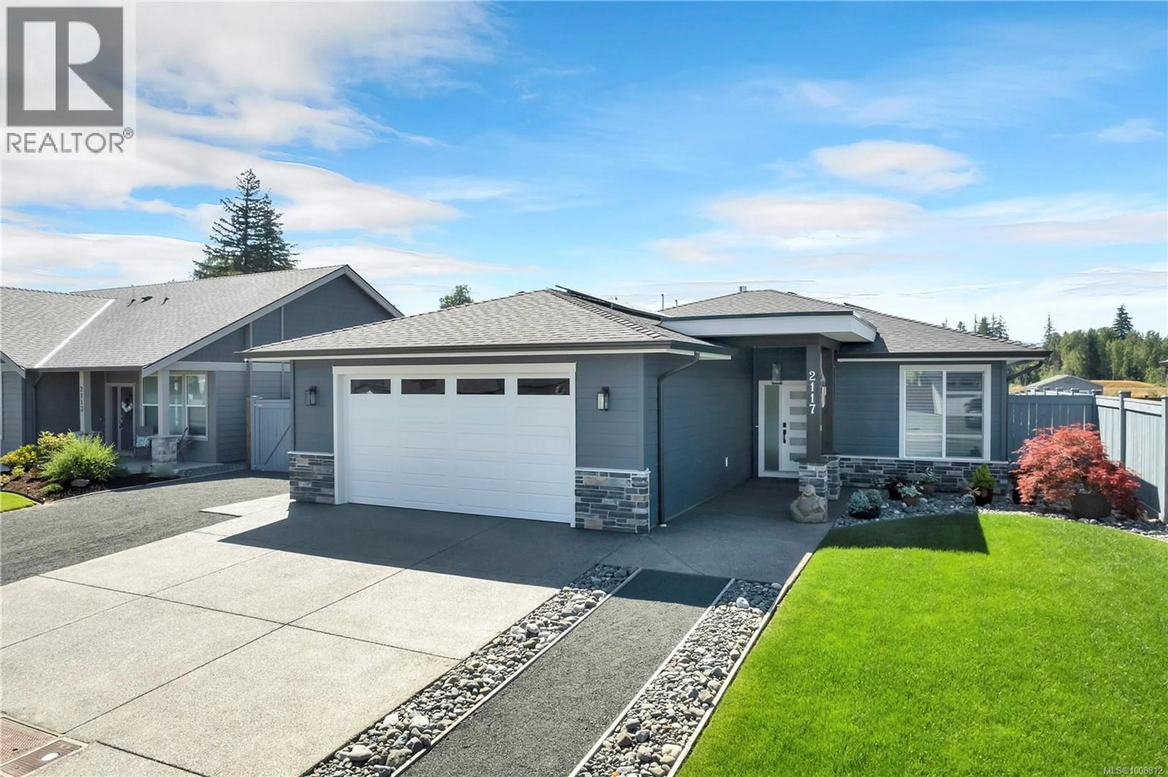 Home with vinyl exterior material, street for 2117 EVERGREEN ROAD, Campbell River British Columbia V9W0C8
